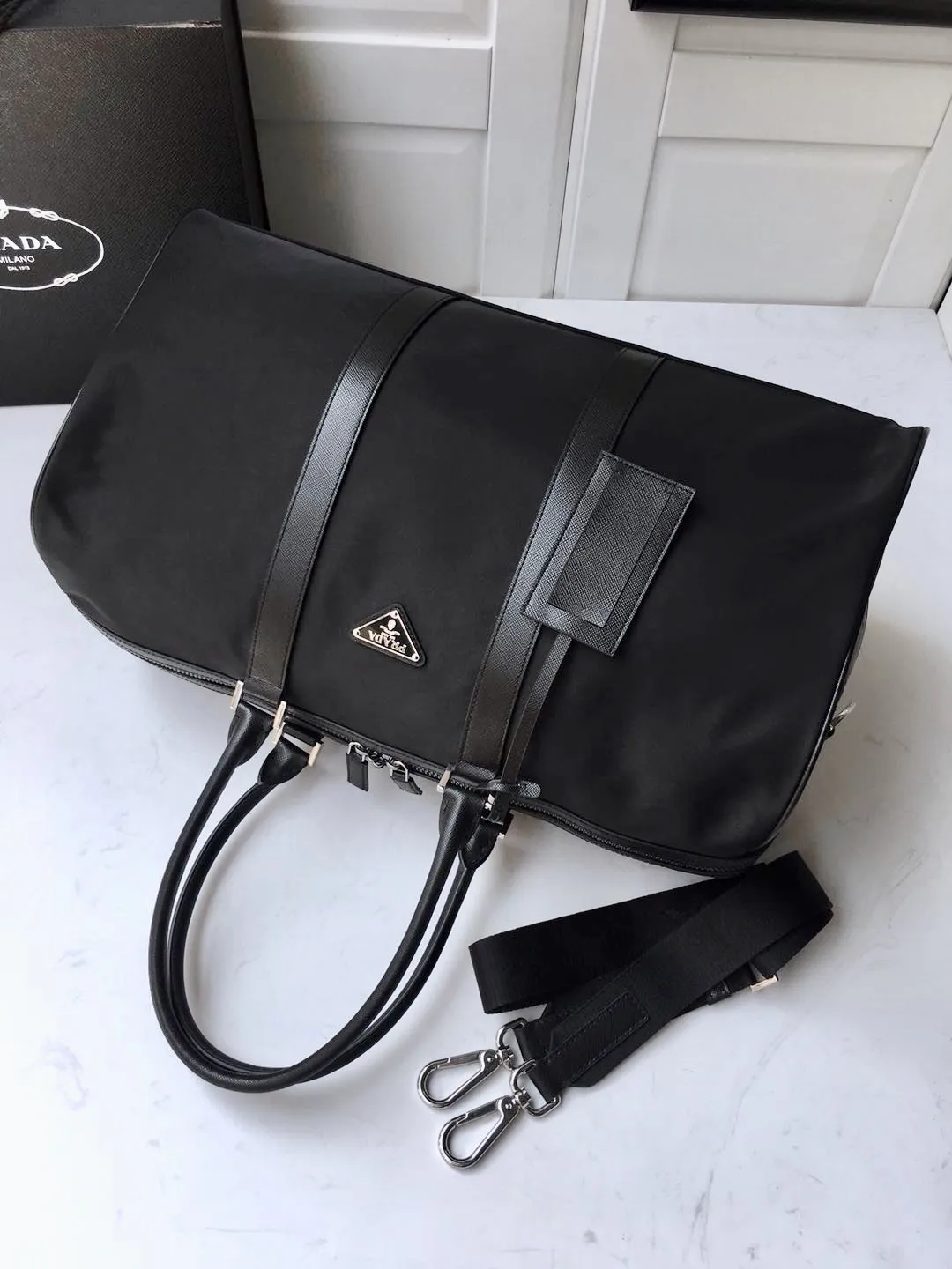 💰1260🔆Classic travel bag🔆1V19S🤙🤙Made of imported parachute fabric👏🏻👏🏻, top-grade hardware🤙🤙This classic travel bag is full of modern design, a timeless classic that never goes out of style, and the body of the bag is decorated with the iconic triangular metal logo. Lightweight and practical, a must-have for travel👏🏻👏🏻Length 48x Height 26x Bottom 16.5cm🤙🤙🤙💰💰💰