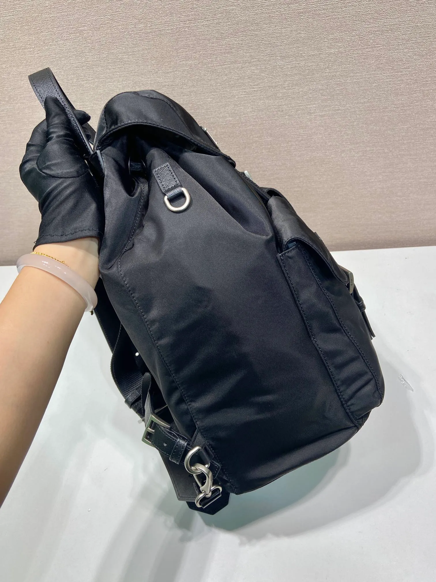 💰1460🎉New Backpack🎉2VZ110 Glossy Shoulder Backpack🎉🎉 This Re-Nylon backpack is designed with classic nylon fabric, retro nostalgic hardware, and integrated with innovative and practical elements, presenting a refined and timeless style. Equipped with a detachable glossy shoulder strap, it can be used interchangeably on different occasions. The upper body effect is very fashionable and elegant. It is also a popular backpack among Internet celebrities. Hurry up and get it. Length 34x height 39x bottom 15cm🎉🎉🎉🎉👏👏👏
