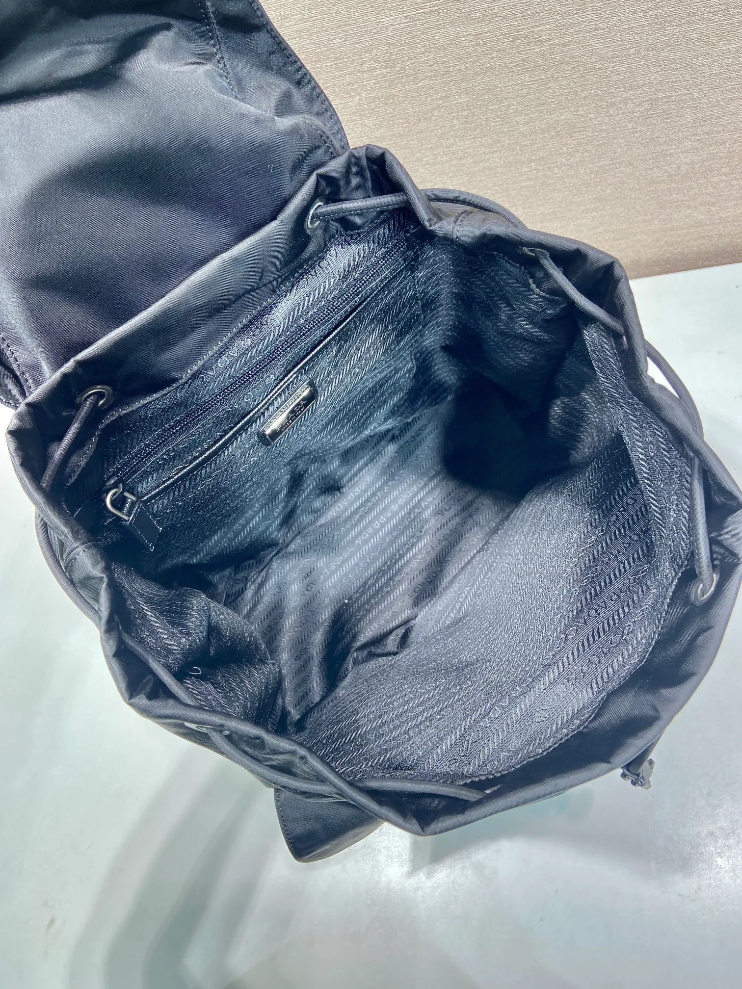 💰1460🎉New Backpack🎉2VZ110 Glossy Shoulder Backpack🎉🎉 This Re-Nylon backpack is designed with classic nylon fabric, retro nostalgic hardware, and integrated with innovative and practical elements, presenting a refined and timeless style. Equipped with a detachable glossy shoulder strap, it can be used interchangeably on different occasions. The upper body effect is very fashionable and elegant. It is also a popular backpack among Internet celebrities. Hurry up and get it. Length 34x height 39x bottom 15cm🎉🎉🎉🎉👏👏👏