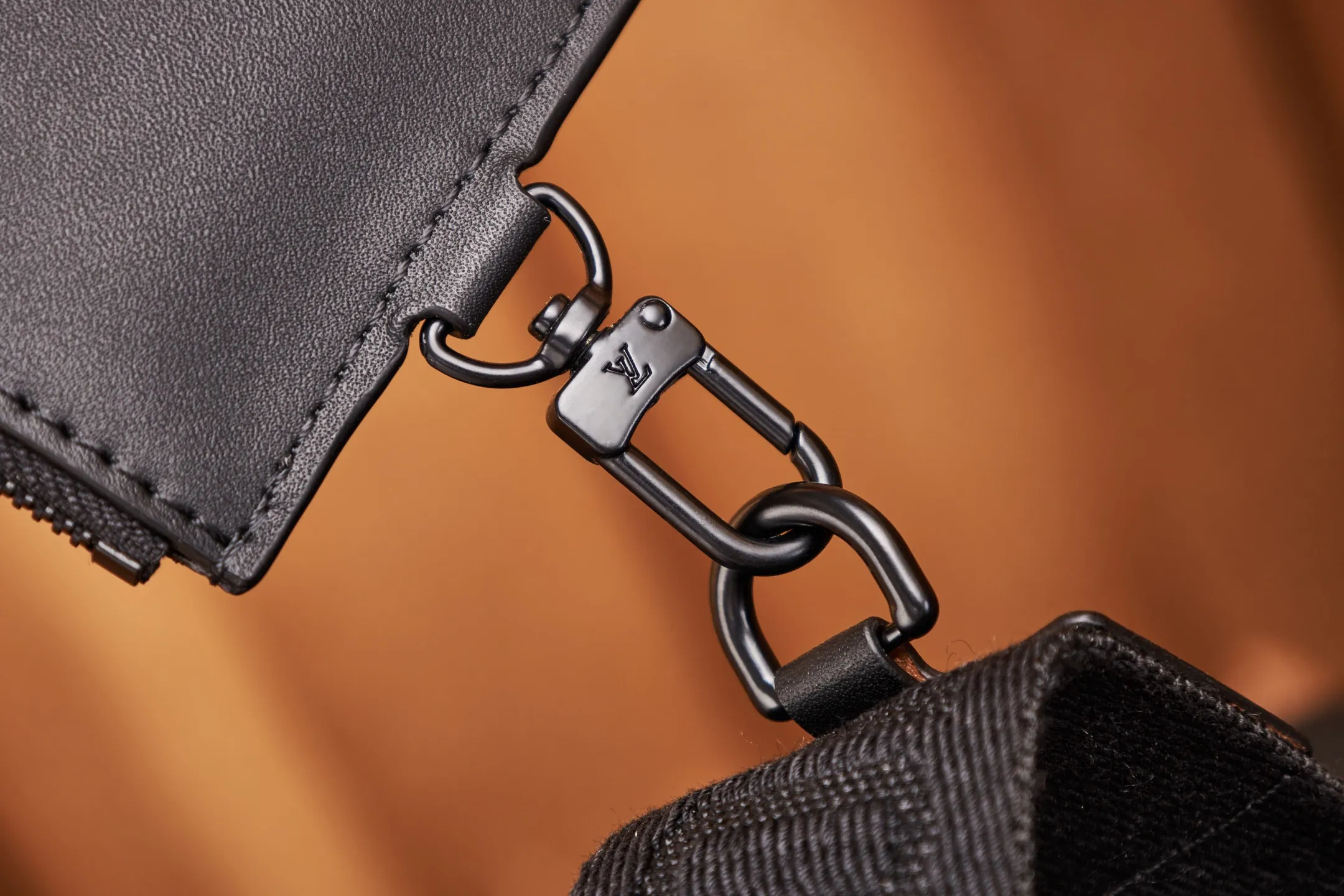 P¥800👉nfc163C01 dynamic chip version👈【Top-level inspection-free】M59329 handbag cross-body bag dual-use MESSENGER VOYAGE handbag Exquisite detailed pictures real shots to share