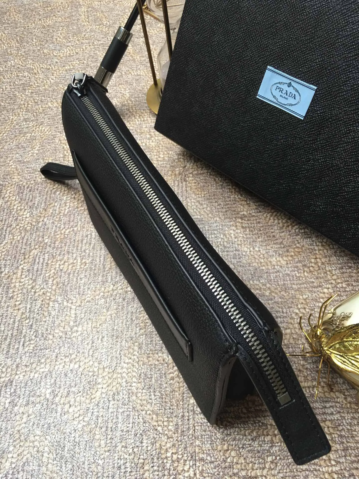 💰1120, P’s new handbag 001A, black, top quality, synchronized with counters, imported deerskin pattern, full leather inside and outside, 175 OEM code, top color hardware, length 26X height 18cmx5.5cm