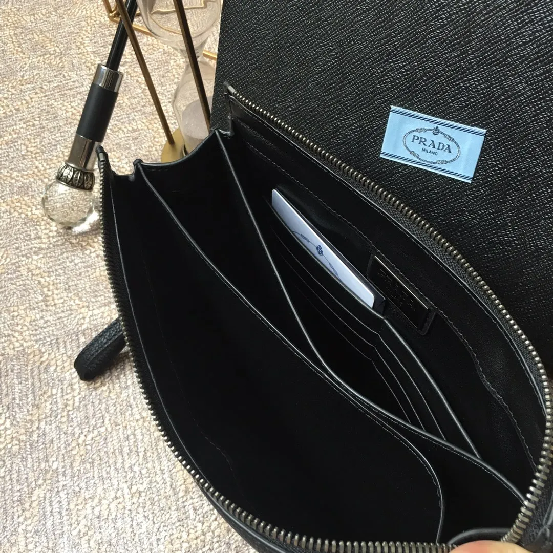 💰1120, P’s new handbag 001A, black, top quality, synchronized with counters, imported deerskin pattern, full leather inside and outside, 175 OEM code, top color hardware, length 26X height 18cmx5.5cm
