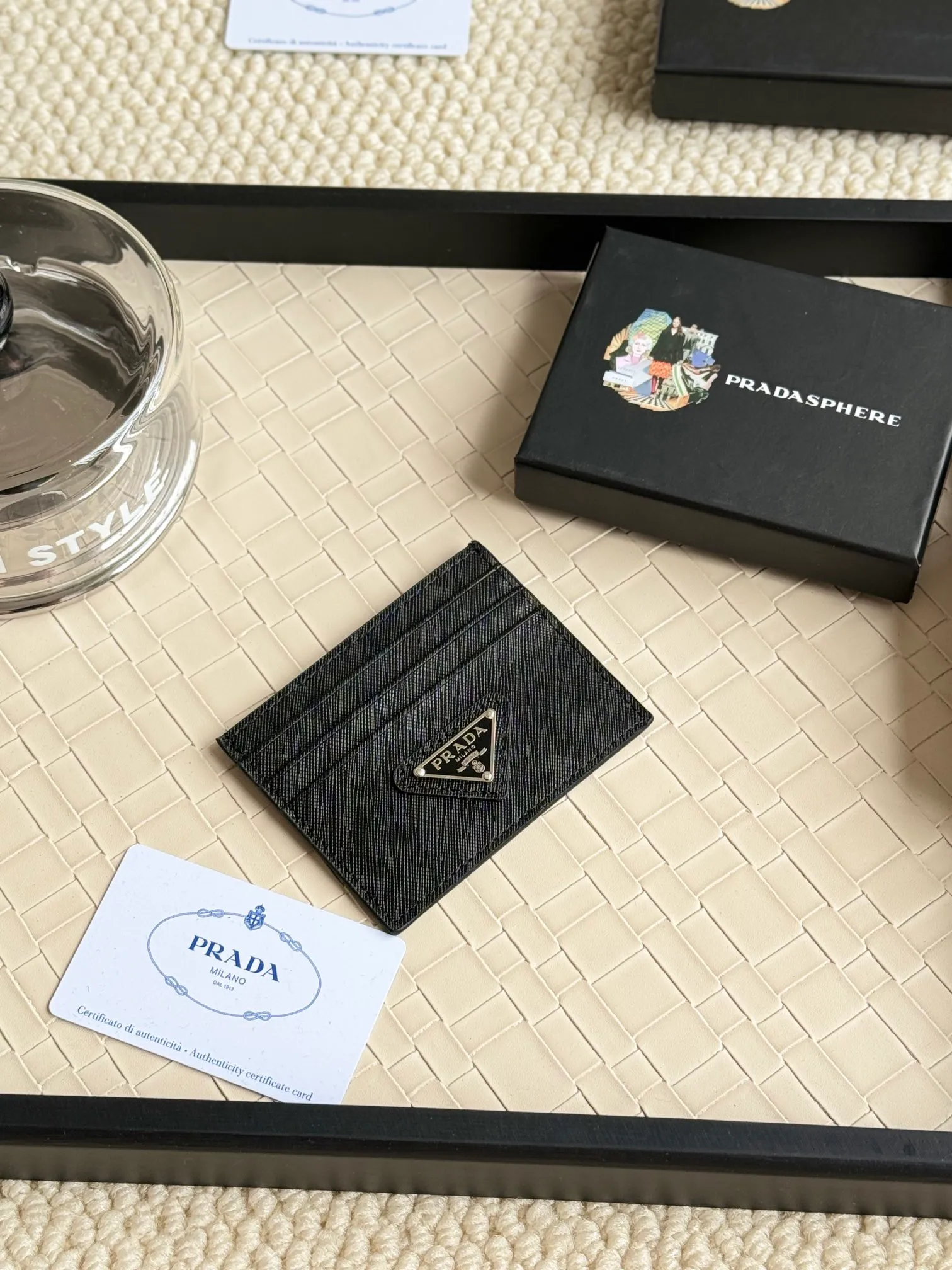 💰110prada popular card holder, unisex small card holder, black, model 1MC025 Triangle Wheat series, nine colors, made of cross-grain cowhide, 6 card slots ➕ one middle sandwich, can hold multiple cards and zeros 💰, size 11.2×8.5cm, real shot, what you see is what you get