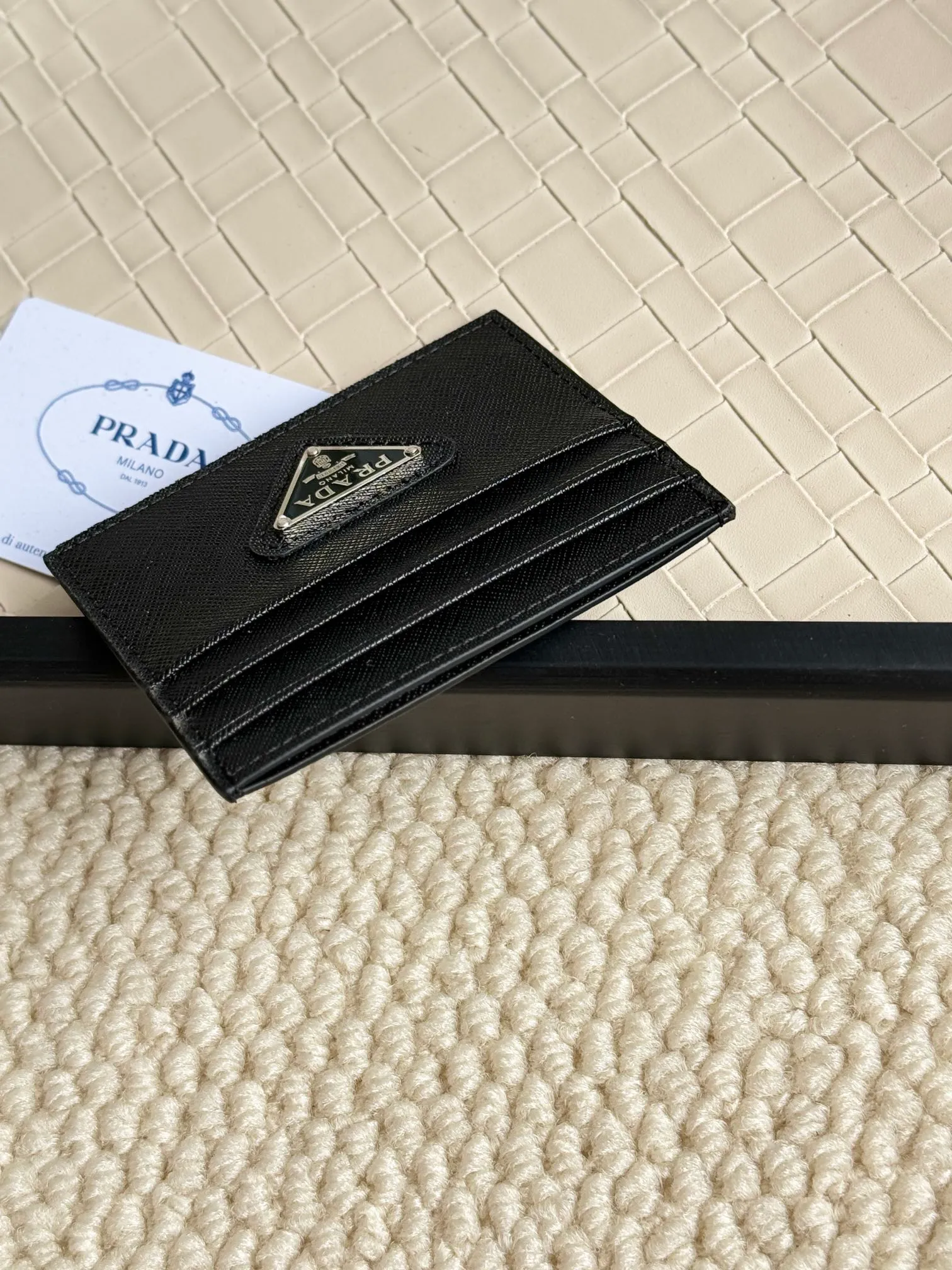💰110prada popular card holder, unisex small card holder, black, model 1MC025 Triangle Wheat series, nine colors, made of cross-grain cowhide, 6 card slots ➕ one middle sandwich, can hold multiple cards and zeros 💰, size 11.2×8.5cm, real shot, what you see is what you get