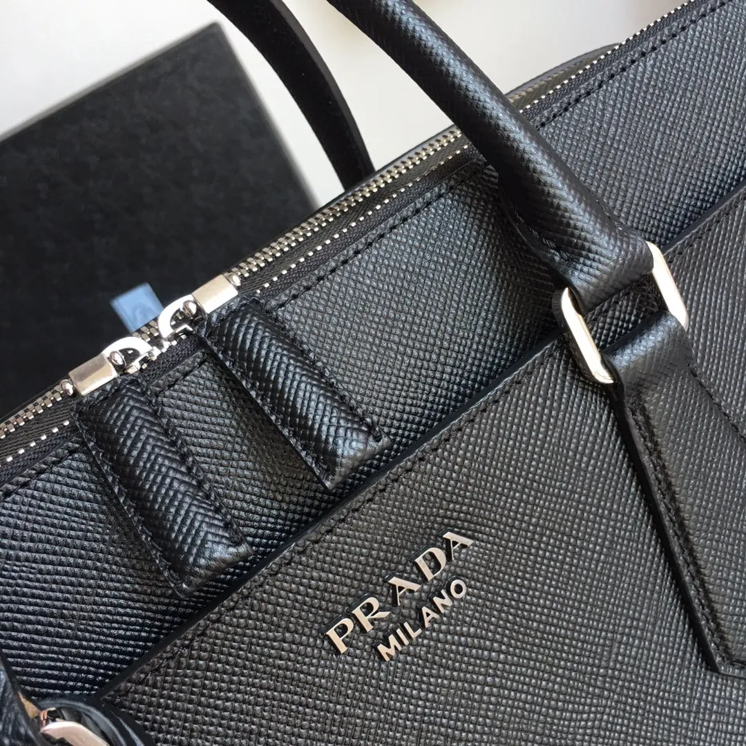 💰2160, P Jiachui's new men's bag, 2VE366B - gun-color loose lettering watch, original item, imported thick cross pattern, double-layer compartment, practical [strong][strong][strong], 175 OEM code, length 36x height 28cm