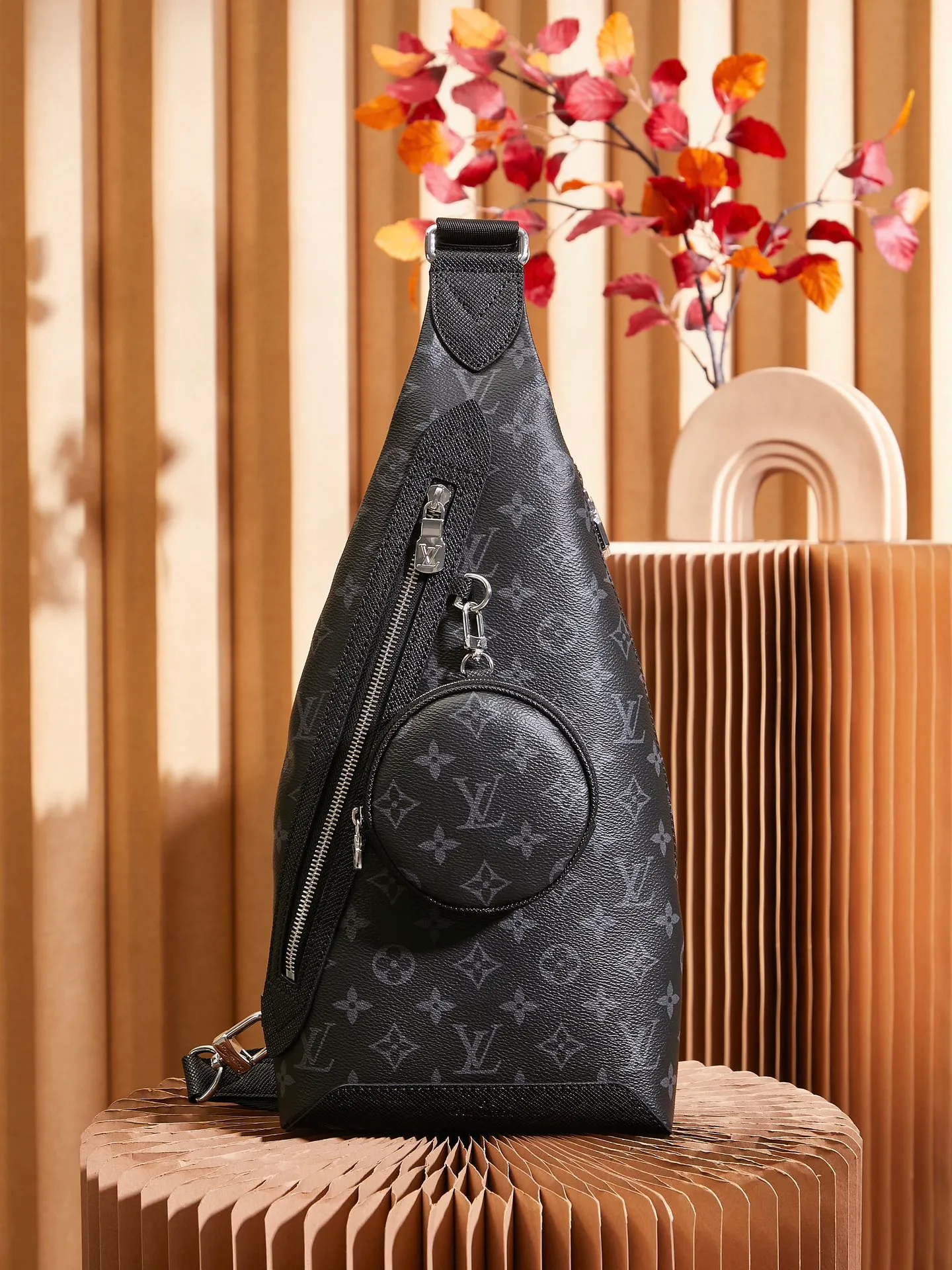 p¥740👉nfc dynamic chip version👈【Top inspection-free all-steel hardware】M30936 Black Flower Duo shoulder bag is made of Monogram canvas and Taïga cow leather. It is equipped with a detachable zipper bag and zipper side pocket for storing change or other needs. It interprets multiple trend concepts with a leisurely style and provides an alternative to traditional backpacks. Dimensions: 20 x 42 x 6 cm