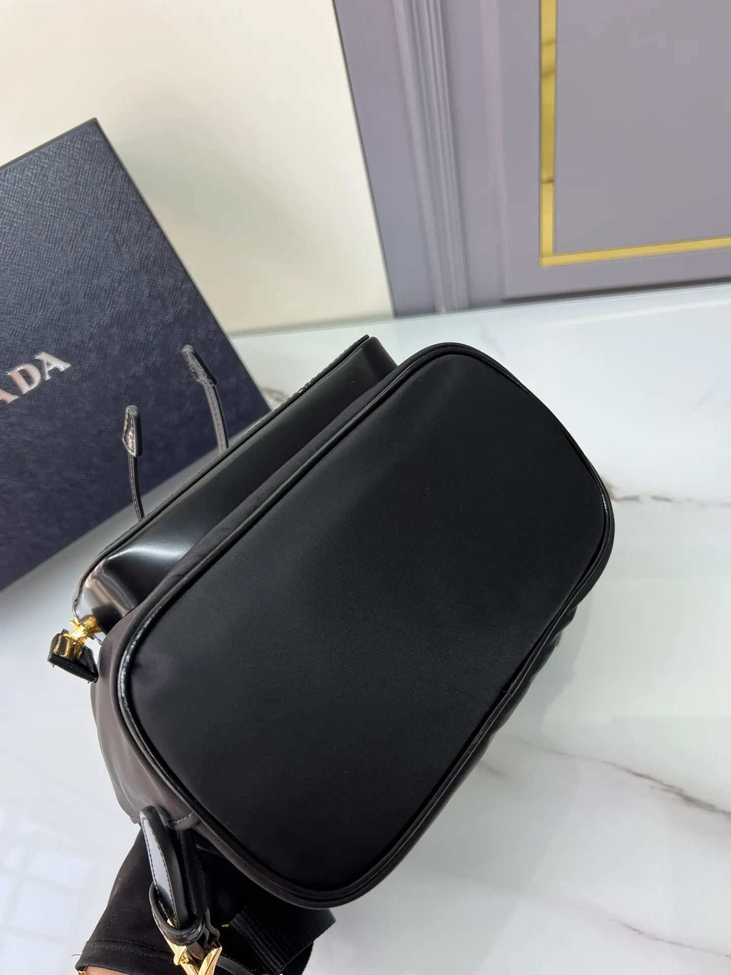 💰1260, this backpack combines several elements, imported nylon fabric and glossy cowhide 🎉Top metal hardware accessories. Elegant and versatile, it features an exterior zip pocket and is embellished with the signature enameled triangle metal logo. Another backpack that will never go out of style. beauties. Hurry up and get it🎉🎉 Length 20.5x Height 25x Bottom 11.5cm🎁