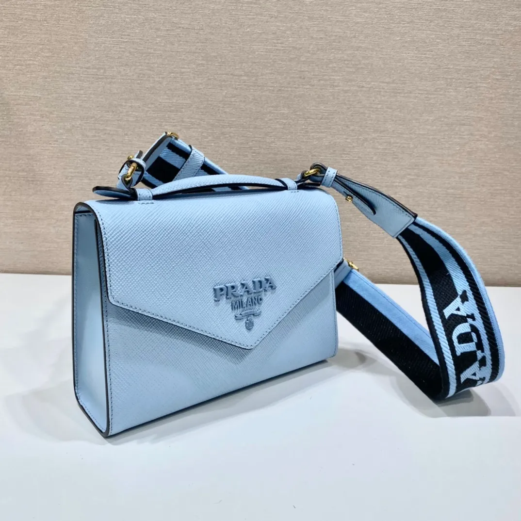 💰1660🎉New cross-body bag🎉1BD317🎉🎉 This Saffiano leather Monochrome handbag is beautifully designed with the iconic logo in the same color effect. Simple and elegant lines define the style of the bag. What I love most is this fabric embroidered shoulder strap😘It can be detachable and matched with other bags. It can be carried hand-held or crossbody👏👏I love it so much😘The contrasting color logo embroidery makes the brand style clearly visible. Simple and elegant, hurry up and get it🎉🎉 Length 21x Height 14x Bottom 6.5cm🎉🎉🎉💰💰💰