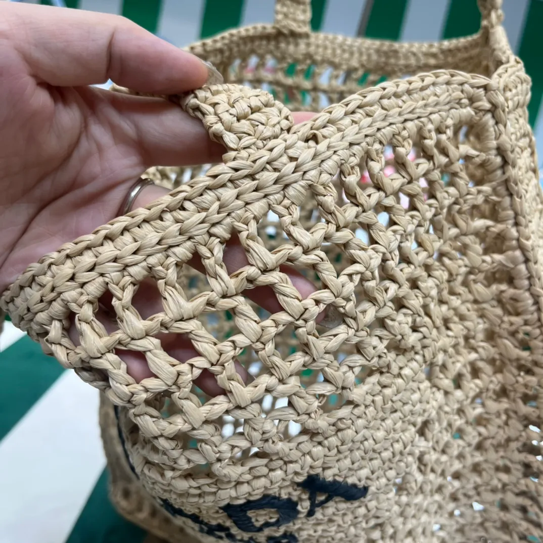 💰1160 Raffia Upgraded Version/Apricot Color🙊 𝗣𝗿'𝗮𝗱𝗮Raffia Fiber Tote Bag Made of high-quality imported raffia🌿 Purely handmade! Every craftsman makes it with care and crochets it stitch by stitch! How can summer outings, picnics, and photo shoots be complete without a beautiful, lightweight and chic straw bag? 393 Size: 36×4×38cm