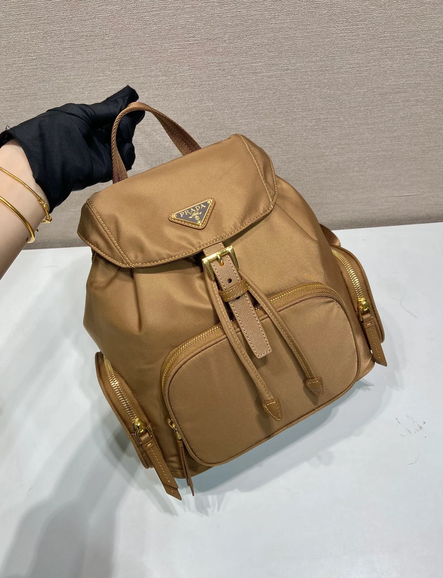 💰1300🎉New product🎉1BZ081 Backpack🎉🎉 This backpack is made of imported nylon fabric. The body of the bag is designed with three zipper pockets. The bag opening is opened and closed with a flip drawstring. It has top-grade hardware, large capacity, and many pockets. It is very practical. Length 24.5x Height 29x Bottom 12cm🎉🎉🎉💰💰💰