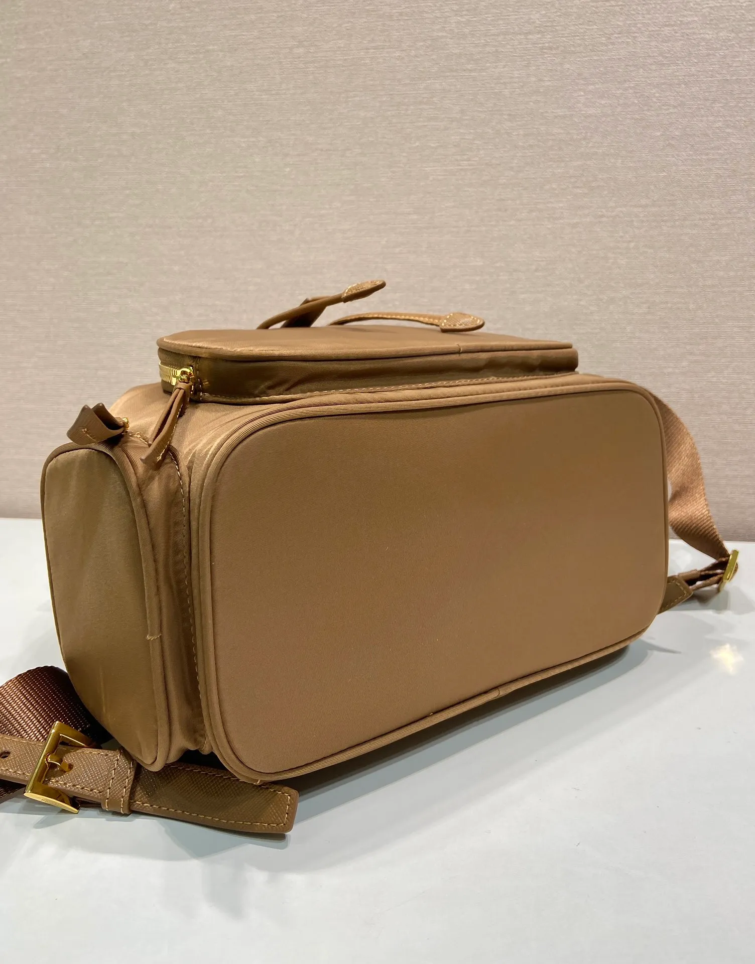 💰1300🎉New product🎉1BZ081 Backpack🎉🎉 This backpack is made of imported nylon fabric. The body of the bag is designed with three zipper pockets. The bag opening is opened and closed with a flip drawstring. It has top-grade hardware, large capacity, and many pockets. It is very practical. Length 24.5x Height 29x Bottom 12cm🎉🎉🎉💰💰💰