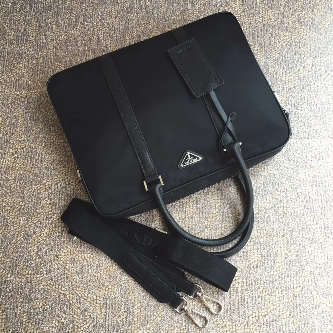 💰1260, P Jiachui's new men's bag, 2VE368 black🎉🎉🎉, made of imported parachute fabric, imported cross-grain cowhide, top five colors, inner bag with calfskin slip pocket, 175 OEM code, light and practical, men's favorite [color][color][color], length 36x height 28x bottom 3.5cm