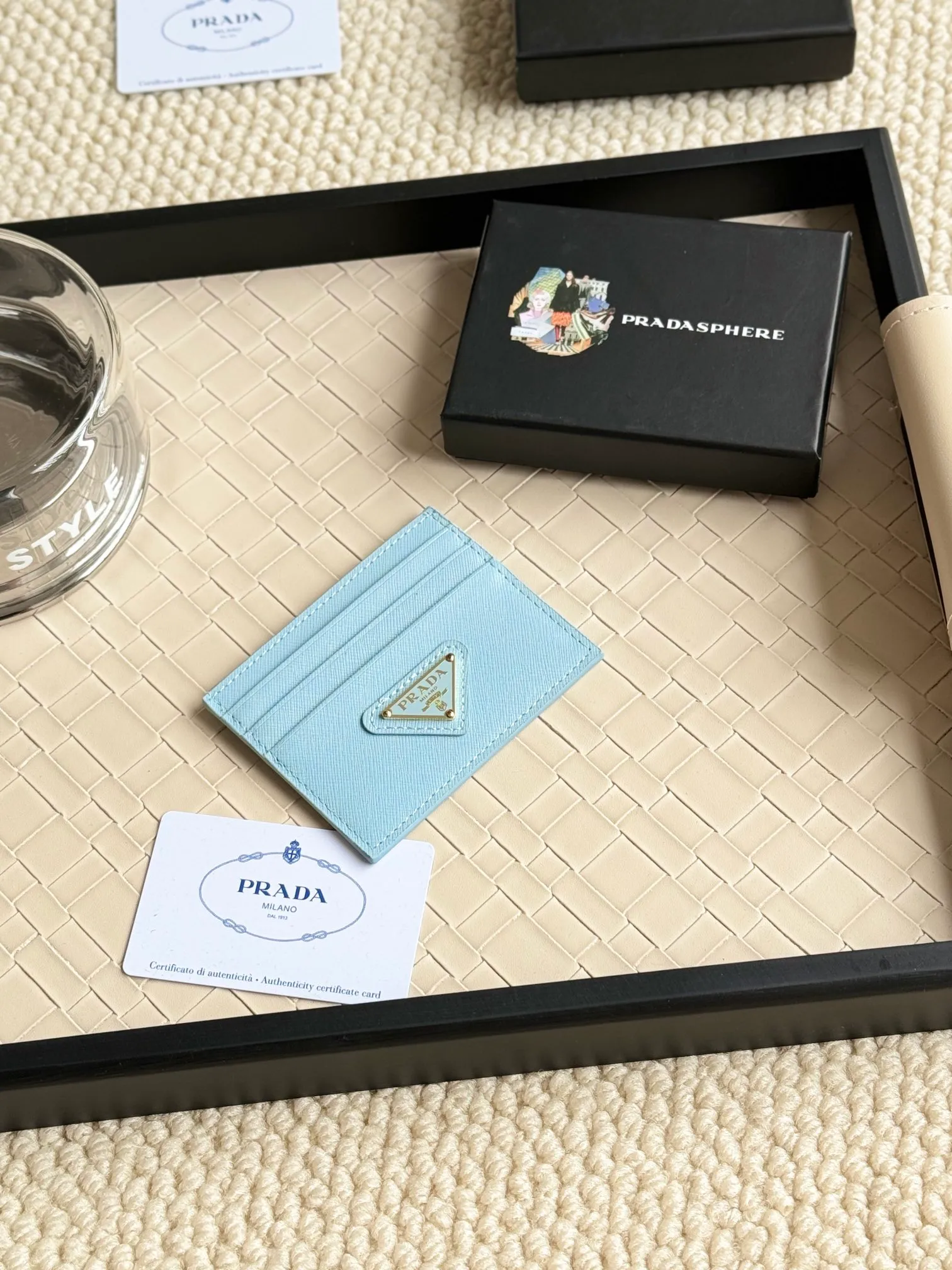 💰110prada popular card holder, unisex small card holder, black, model 1MC025 Triangle Wheat series, nine colors, made of cross-grain cowhide, 6 card slots ➕ one middle sandwich, can hold multiple cards and zeros 💰, size 11.2×8.5cm, real shot, what you see is what you get