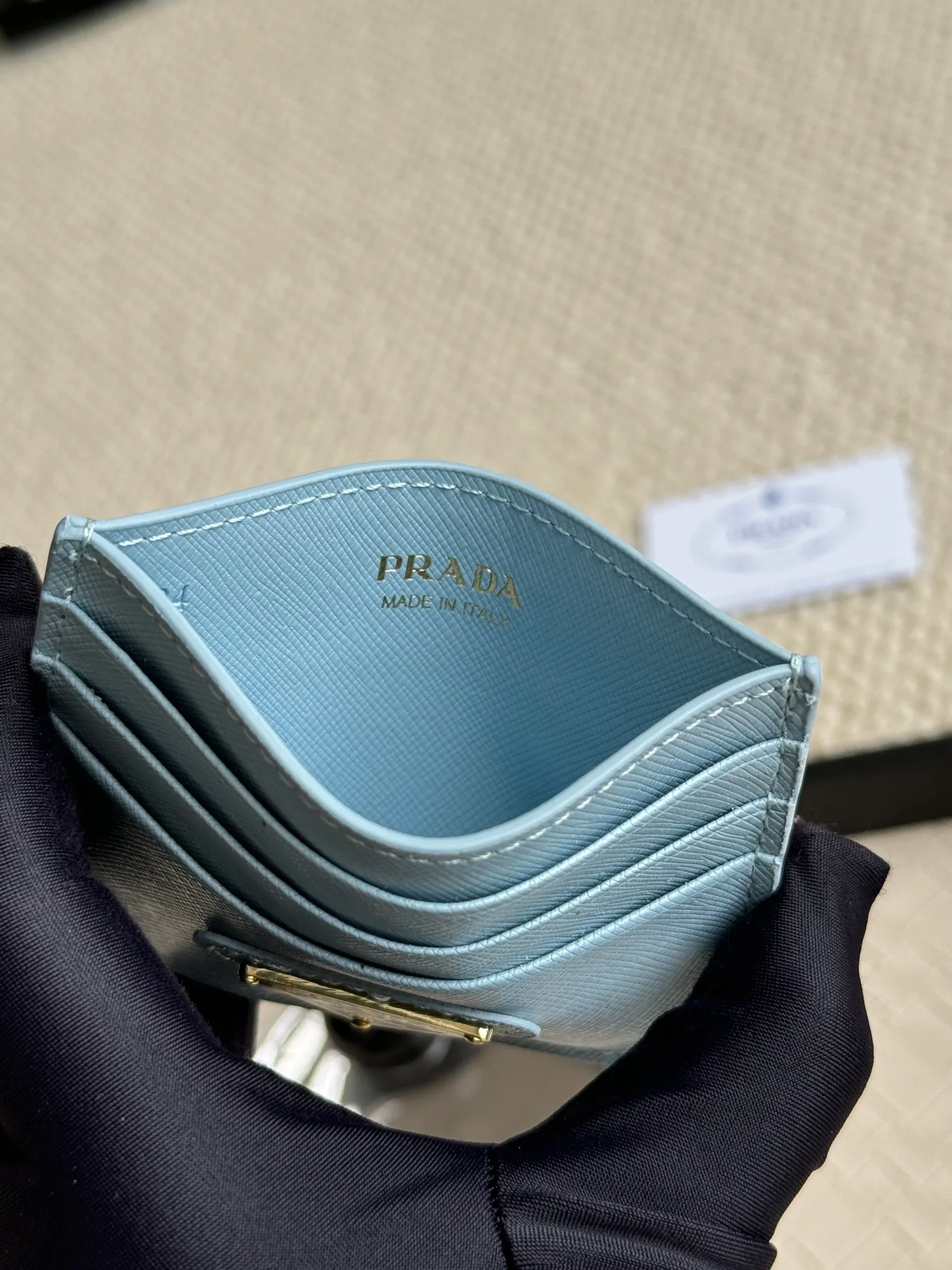 💰110prada popular card holder, unisex small card holder, black, model 1MC025 Triangle Wheat series, nine colors, made of cross-grain cowhide, 6 card slots ➕ one middle sandwich, can hold multiple cards and zeros 💰, size 11.2×8.5cm, real shot, what you see is what you get