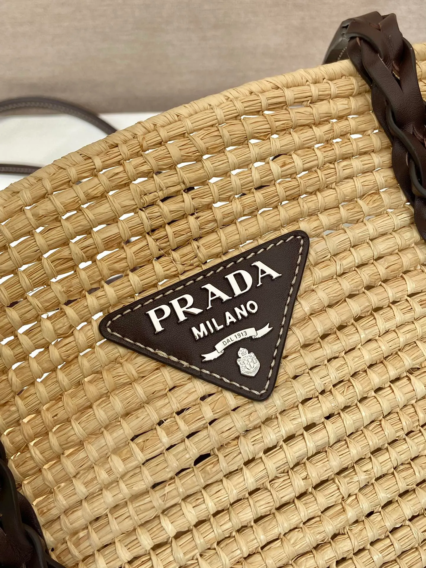 💰1860🎉Hot-selling vegetable basket🎉1BG312 has arrived🎉🎉 This vegetable basket is made of complex hand-woven and cowhide weaving. It can be carried on the shoulder and carried by hand. It has a large capacity and is a must-have in summer. The upper body effect is very nice👍👍Hurry up and get it🎉🎉 Bottom length 24 (bag opening 55) x height 24 x bottom 17cm🎉🎉🎉👏👏👏