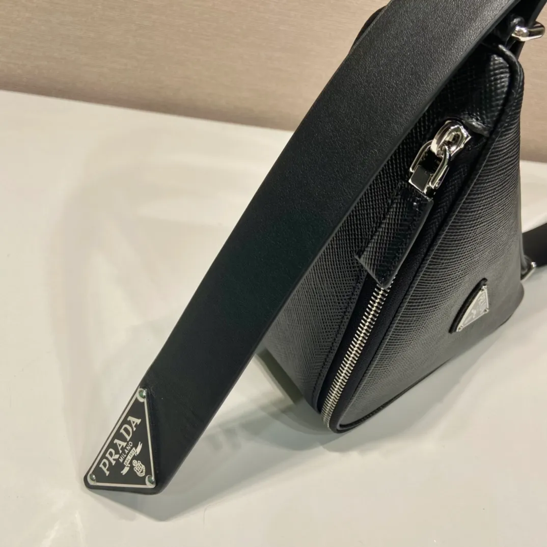 💰1520🎉Belt triangle bag🎉2VL039🎉🎉 This triangle bag is composed of a leather belt, using imported cross-grain cowhide and imported calfskin, showing a distinctive style. What I love most is that after the leather belt is detached, it can be matched with a variety of different clothes. The waist bag can be used as a clutch. Waist bag/crossbody/shoulder/clutch. It’s so perfect, hurry up and get it, babies 🎉🎉👏👏 Triangular bag size: length 25x height 14x bottom 9cm Belt size: total length 138cm