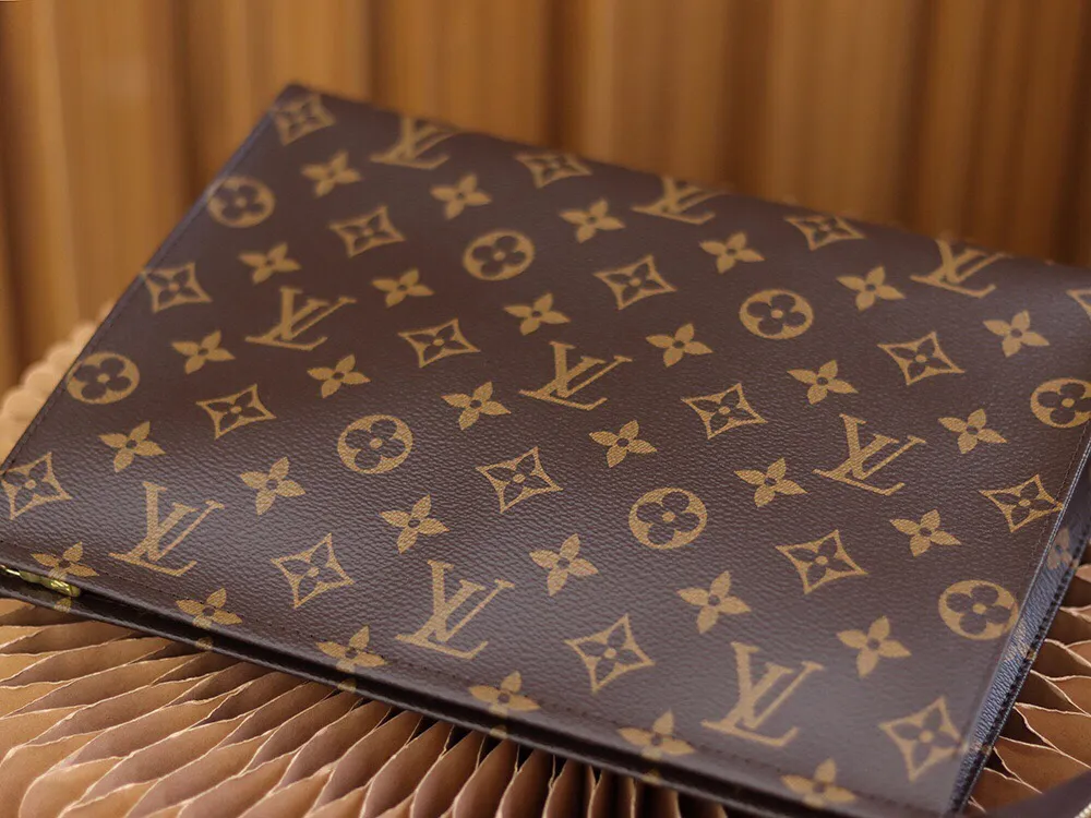 P¥320👉nfc dynamic chip version👈【Top inspection-free original bronze hardware】wash bag 𝙈47542 French original leather🇫🇷Pure steel hardware Size: 25*20*5.5 Zoom in🔍HD details!