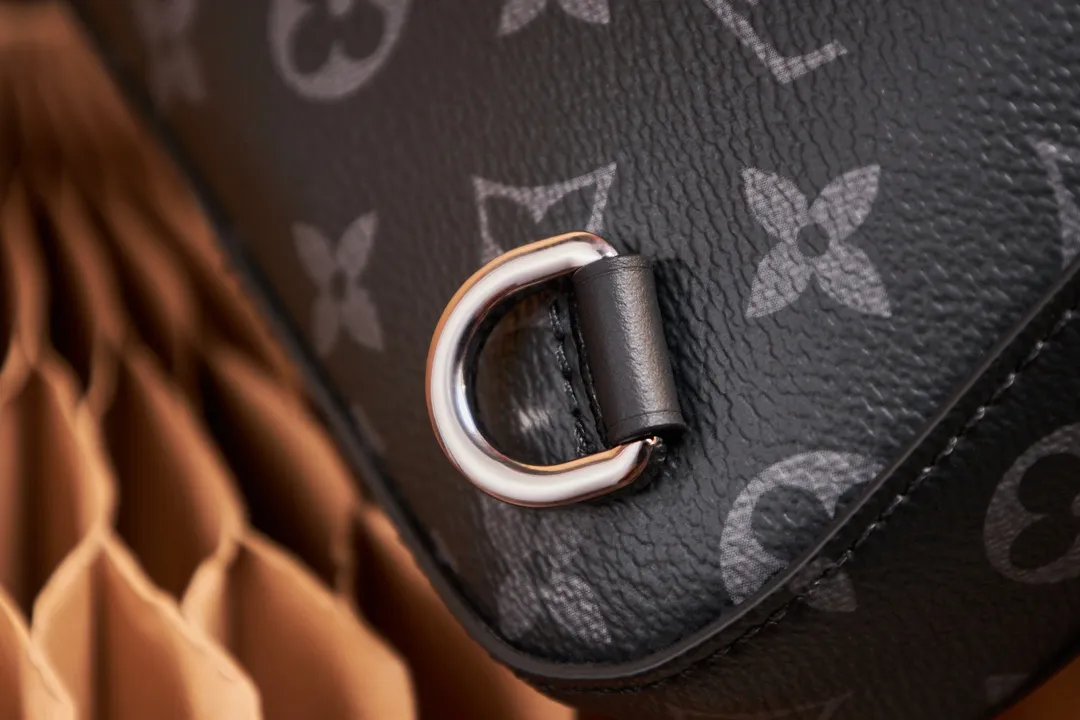 P¥720👉nfc163C01 dynamic chip version👈【Top inspection-free all-steel hardware】m47137 This avenue small shoulder bag chest bag 16 x 33 x 5.7 cm (length x height x width) Work details: For reference