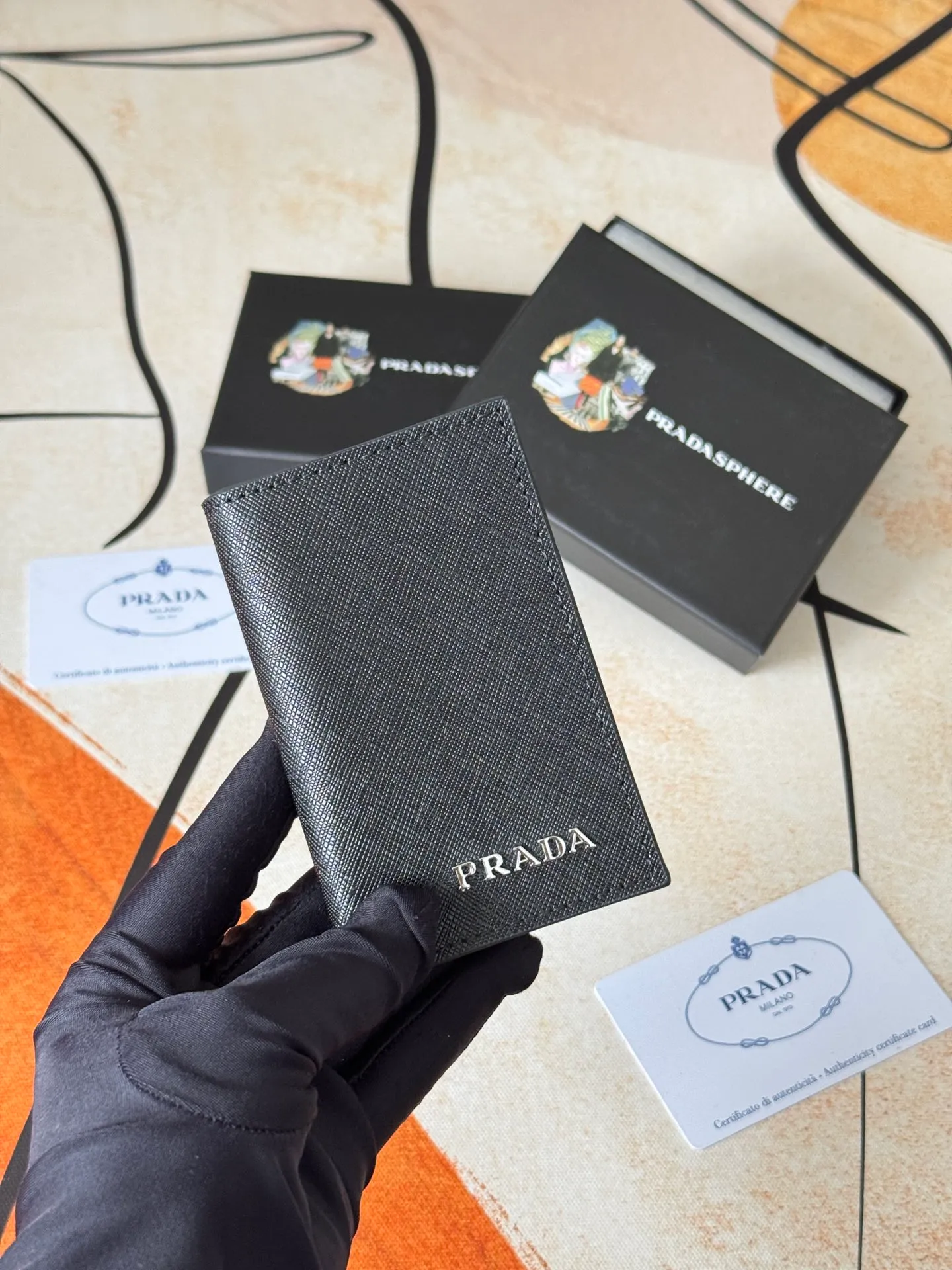 💰120💰prada cross pattern unisex card holder, can be placed in pockets, bags, and can be held in hand, made of cross pattern imported calfskin, pocket card holder, can hold change, 6 card slots, simple and elegant fashion trend. Model 2MC101, color as shown in the picture, size 11×7cm,