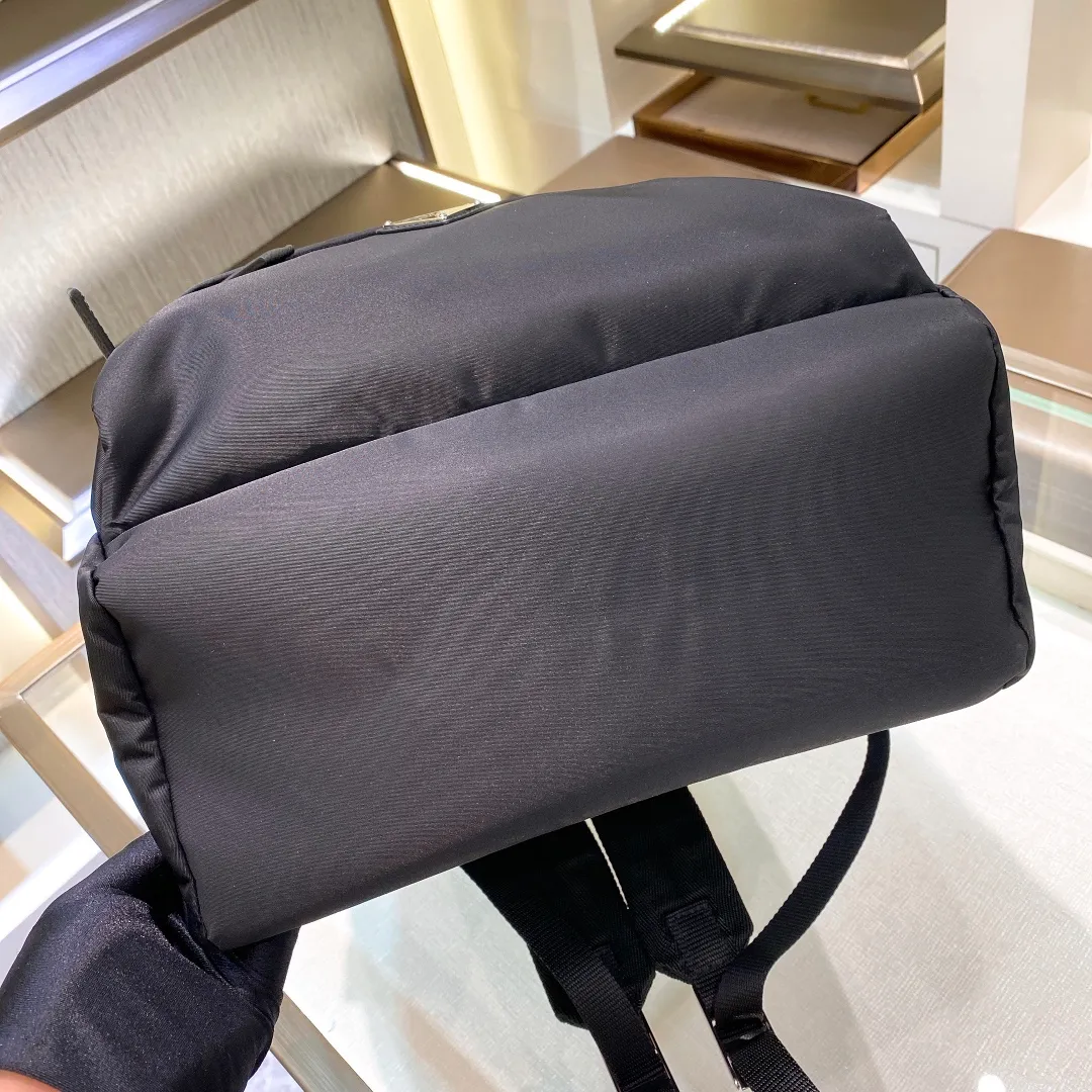 💰1260✨New first release✨ Original order quality Pra*a latest model 2VZ066 Enamel triangular micro-label Imported original parachute fabric Use imported equipment✈️+The lines are clear ZP synchronized original hardware accessories Adjustable fabric shoulder straps stainless steel accessories Perfect details comparable to counters 😘With OEM code Size 40*17*29 Fashionable and casual, a must-have for fashionistas [satisfied][satisfied]