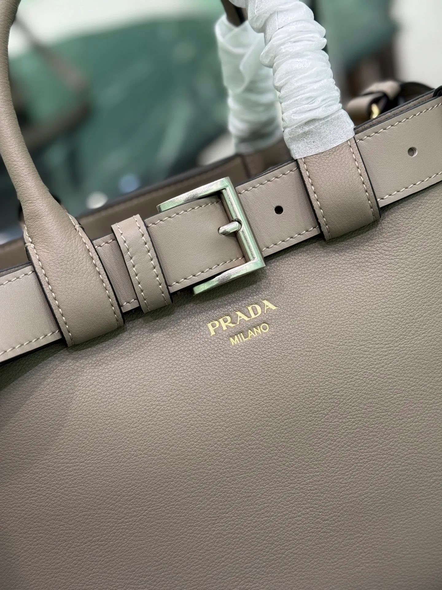 💰2000, drawstring handbag (small size) 2024 new DoubleBag shopping bag Double series imported cowhide, with full sheepskin interior, elegant and simple bag design with printed letter logo on the front, logo portable shoulder strap adjustable length, built-in three compartments, middle inner pocket, and the unique design of the large leather belt shows vitality! Size: 32Ｘ23︸11CM Style number: 1BA434