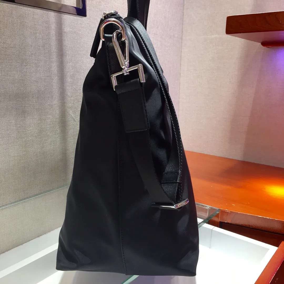 💰1260, P’s new shopping bag, 2VG024 triangle mark🎉🎉🎉, original item, made of imported parachute fabric + cross-grain cowhide top hardware, 165 OEM code, light and elegant, for men and women, length 42x height 36x bottom 19.5cm💪💪💪[red envelope][red envelope]
