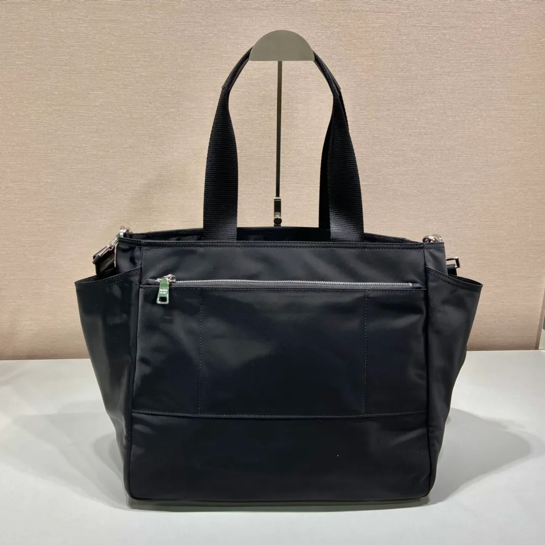 💰1320🎉Classic mommy bag🎉1BG102🎉🎉 This mommy bag is made of imported nylon fabric, the design is very practical😘It can also be used as a shopping bag/mommy bag. Kill two birds with one stone and feel fully equipped when going out🎉🎉. It comes with a seat cushion and cup holder. The functionality is fantastic. Get it now. Another popular style that will never go out of style🎉🎉 Length 35x Height 30x Bottom 17cm