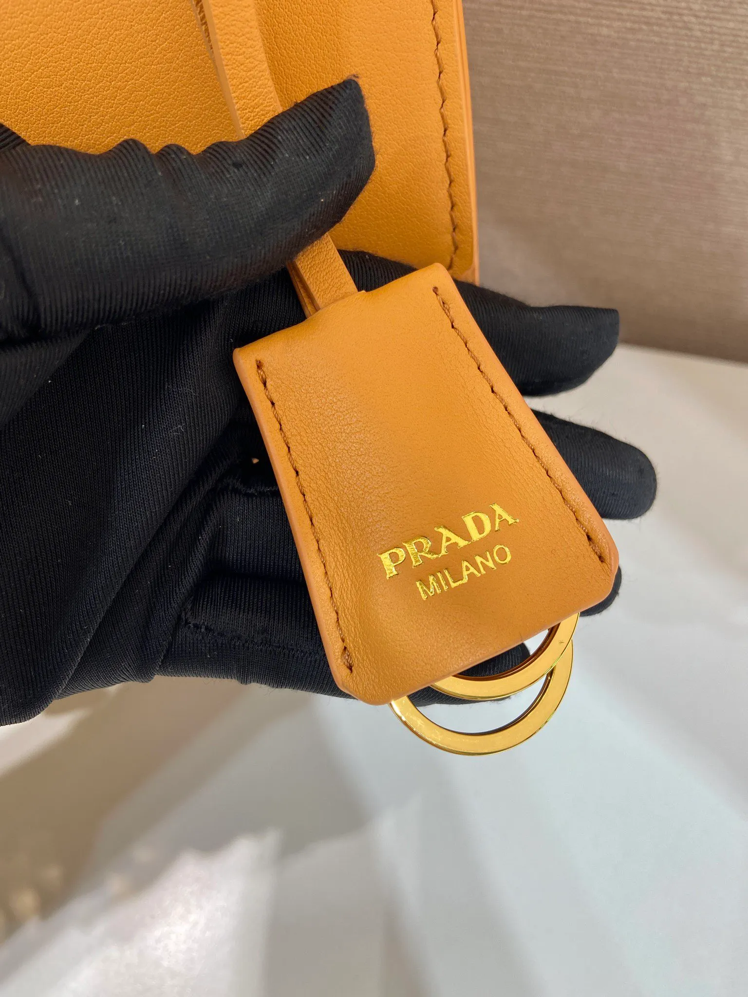💰1560🎉New catwalk model🎉1BN023 calfskin🎉🎉 This new Soft Sound handbag is made of imported calfskin and soft sheepskin interior. It has ample space, is chic and versatile. Equipped with a detachable long shoulder strap and two compartments, it can be carried by hand or on the shoulder. 😘Shows diverse and fashionable styles. The upper body effect is so classy, ​​I love it😘, it’s another popular model for internet celebrities, babies, hurry up and get it🎉🎉 Length 28x Height 16x Bottom 10cm🎉🎉🎉👏👏👏
