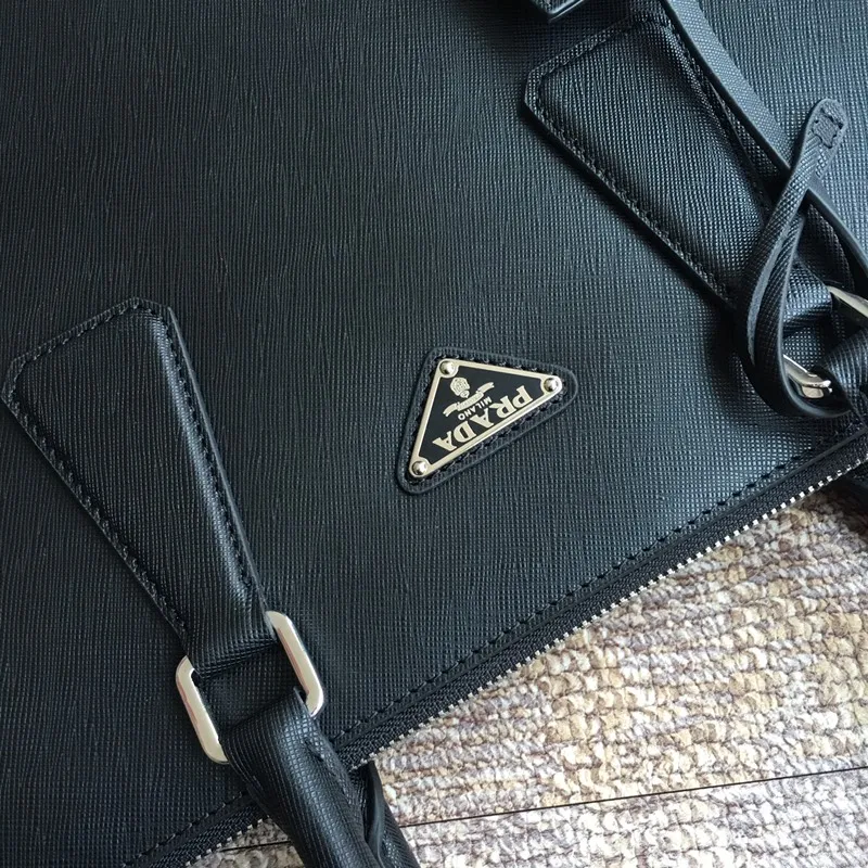 💰1860P Jiachu new men's bag, 2VG030V triangular black, bought the original board for development, exactly the same, the latest men's bag, made of imported cross-grain cowhide, 175 OEM code, synchronized with the counter, length 38X height 29x bottom 6cm