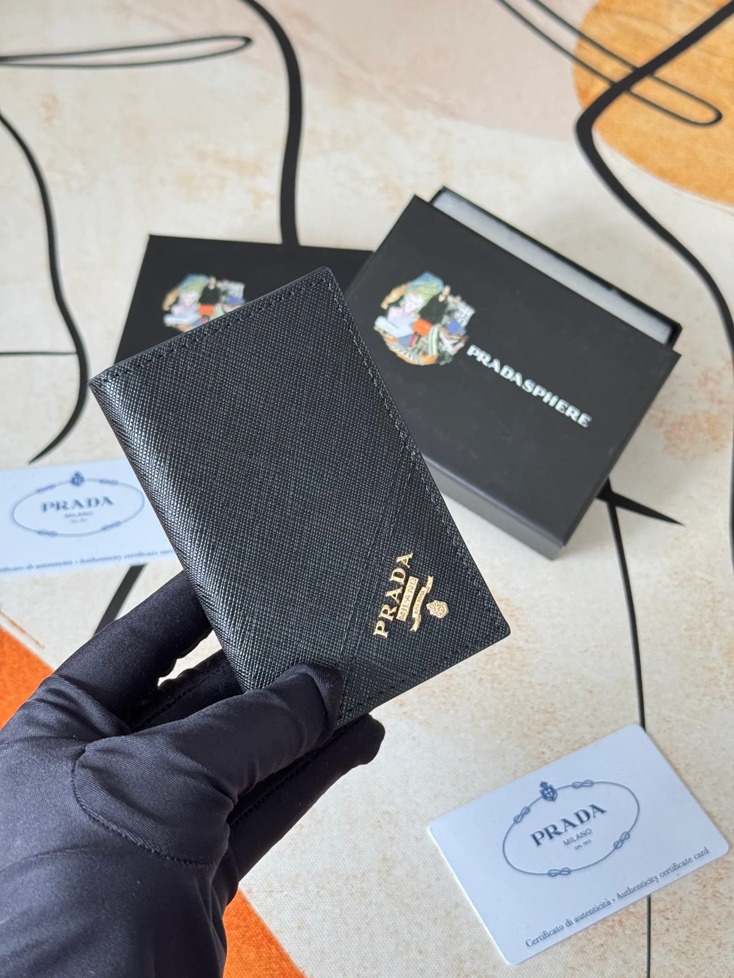 💰120💰prada cross pattern unisex card holder, can be placed in pockets, bags, and can be held in hand, made of cross pattern imported calfskin, pocket card holder, can hold change, 6 card slots, simple and elegant fashion trend. Model 2MC101, color as shown in the picture, size 11×7cm,