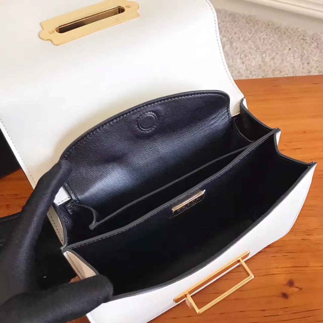 💰1800, P's latest women's bag 1BD045, white has arrived, top quality, synchronized with counters, made of imported calfskin➕cross pattern➕sheepskin lining, top hardware. Lots of compartments, fashionable + casual + lightweight, a favorite among ladies, length 19cm and height 14cmX9cm