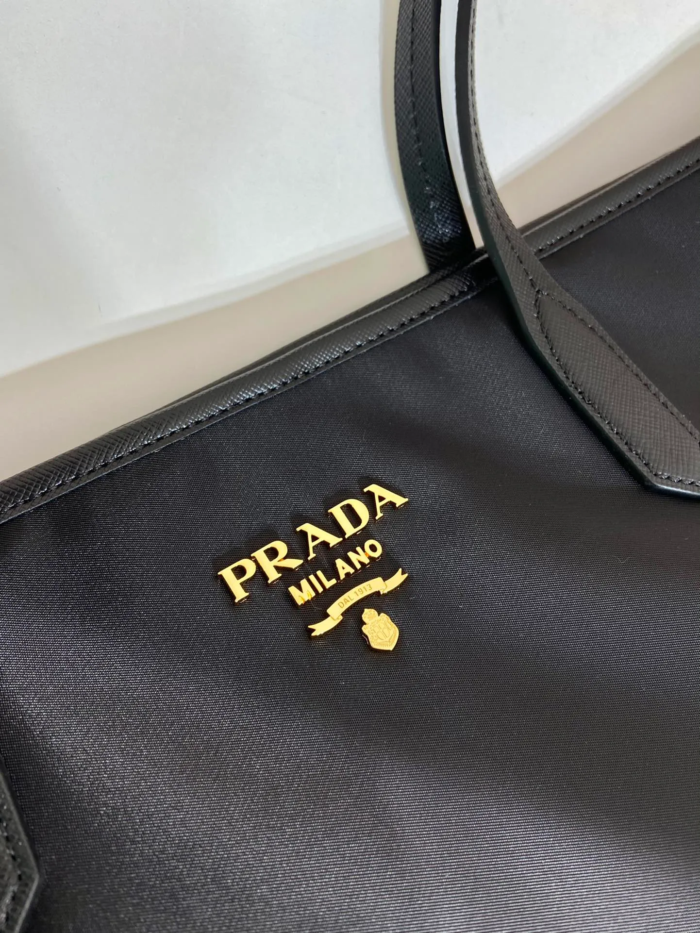 💰1100🎉Classic tote bag🎉1BG955🎉🎉 This classic tote bag is made of imported nylon fabric, with cross-grain cowhide leather design for the shoulder straps, top-grade loose watch gold hardware, large capacity, light and practical🎉, and it is another popular style that will never come back, babies, hurry up and get it🎉🎉