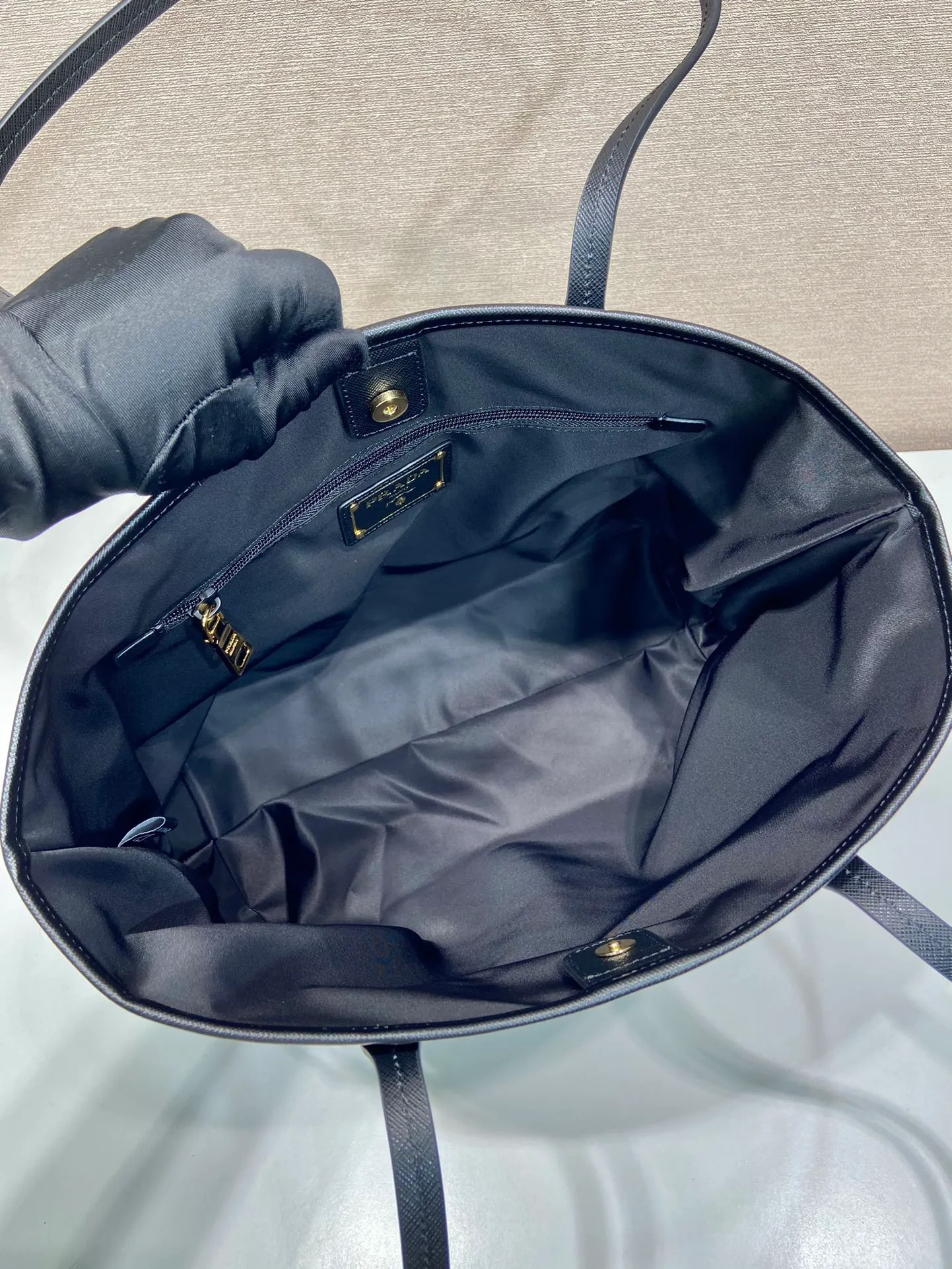 💰1100🎉Classic tote bag🎉1BG955🎉🎉 This classic tote bag is made of imported nylon fabric, with cross-grain cowhide leather design for the shoulder straps, top-grade loose watch gold hardware, large capacity, light and practical🎉, and it is another popular style that will never come back, babies, hurry up and get it🎉🎉