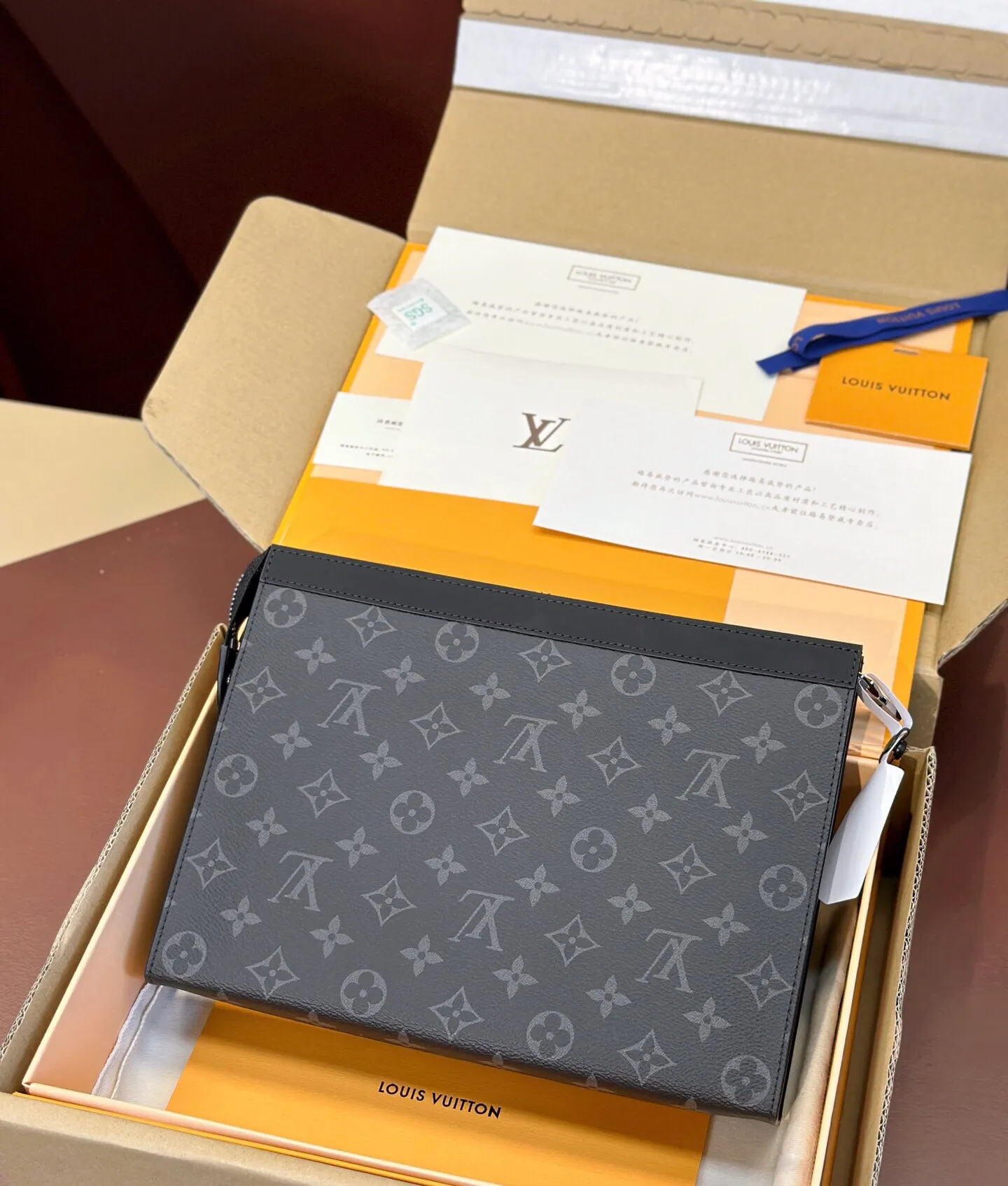 P¥360 👉nfc163C01 dynamic chip version👈[Top original order, all steel hardware] Order model 61692 Rocket M80914 Christmas silk screen! Toiletries bag! Cut from Monogram Eclipse canvas, this tough new medium-sized handbag can easily store personal essentials. Dimensions: 26x20x5cm with gift box