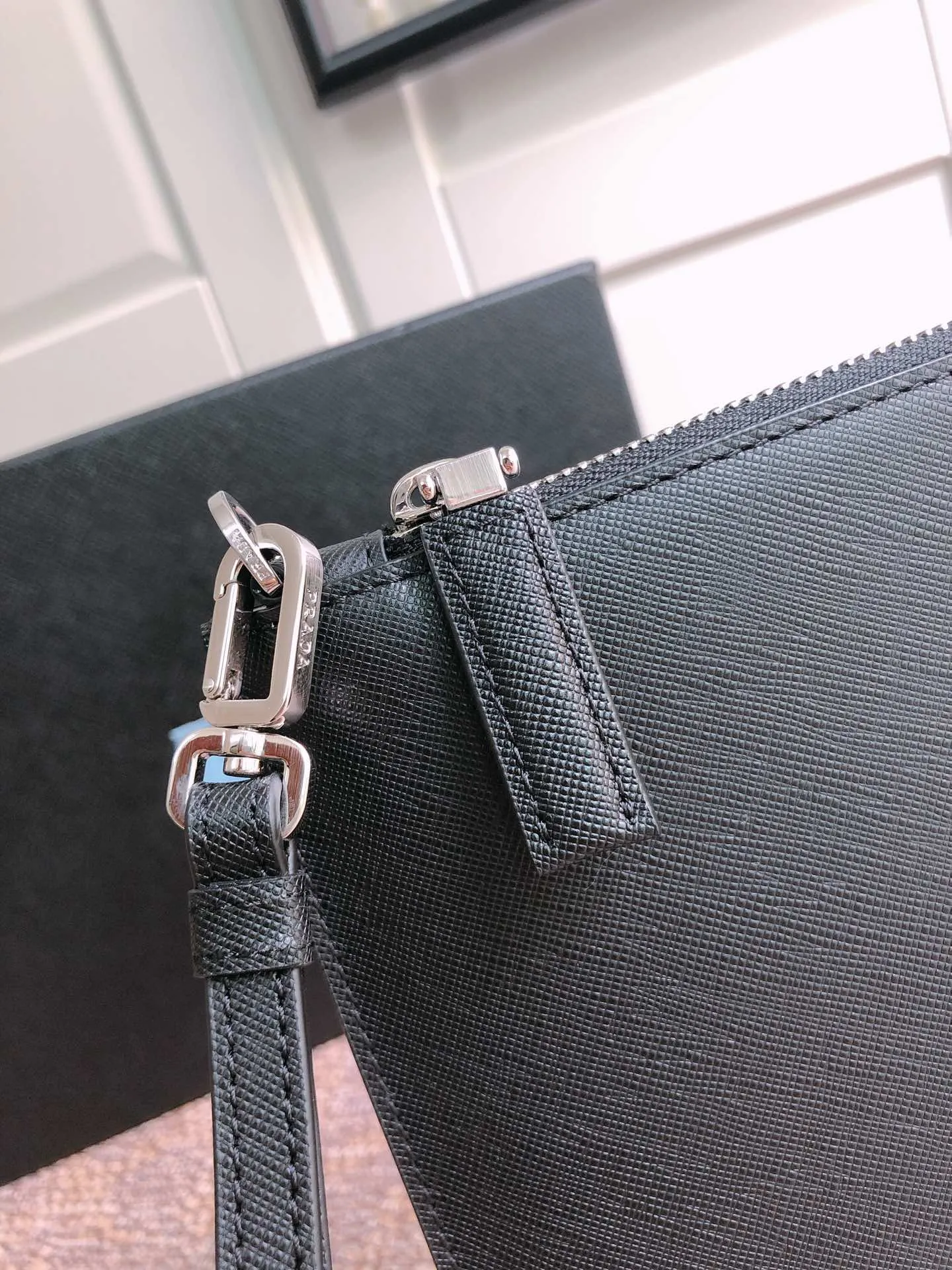 🔆Exclusive first release🔆Latest handbags👏🏻👏🏻Synchronized with counters🤙 Original order, hot model 2NG005G blue/crocodile leather has arrived🎉🎉🎉, fully upgraded board, using imported cross-grain cowhide + original hardware + imported sheepskin, brushed hardware🤙🤙Lightweight and practical, men's favorite [color][color][color], length 28x height 18cm, 💰920