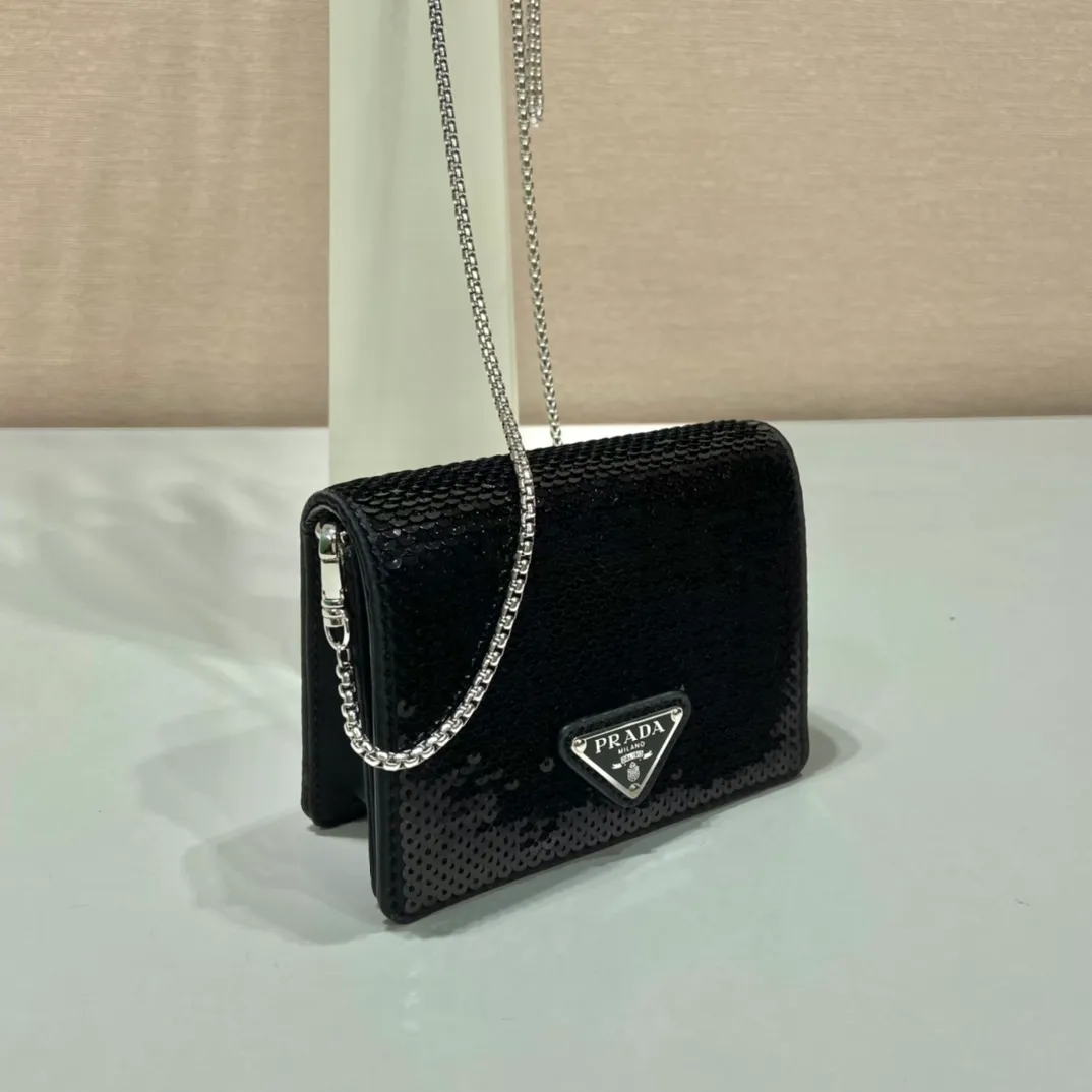 💰760🎉Embroidered Sequin Small Bag🎉1MR024 New Color🎉🎉 This Duchesse fabric card holder is embroidered with sequins all over, creating a light and shadow style and iridescent colors on the surface, highlighting a gorgeous yet functional design. My favorite is this detachable and adjustable iron shoulder strap, which can be used as a waist bag decoration😍😍 or as a necklace decoration with clothes. The triangle mark in the middle can be adjusted, giving the item a variety of ways to wear it. The space can be used to hold lipstick 💄/earphones/keys🚗....it bling bling under the night light, so beautiful. Worth buying 🎉🎉 Length 11.5x Height 8cm