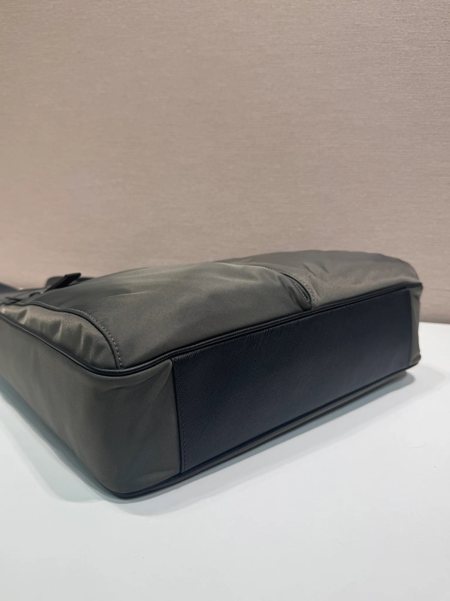 💰1200, P family's new men's bag, 2VG860 new color🎉🎉 This tote bag is made of parachute fabric, top quality, top hardware, many compartments, a must-have for men, length 34x height 34.5cmX7cm, 💪💪💪💰💰💰