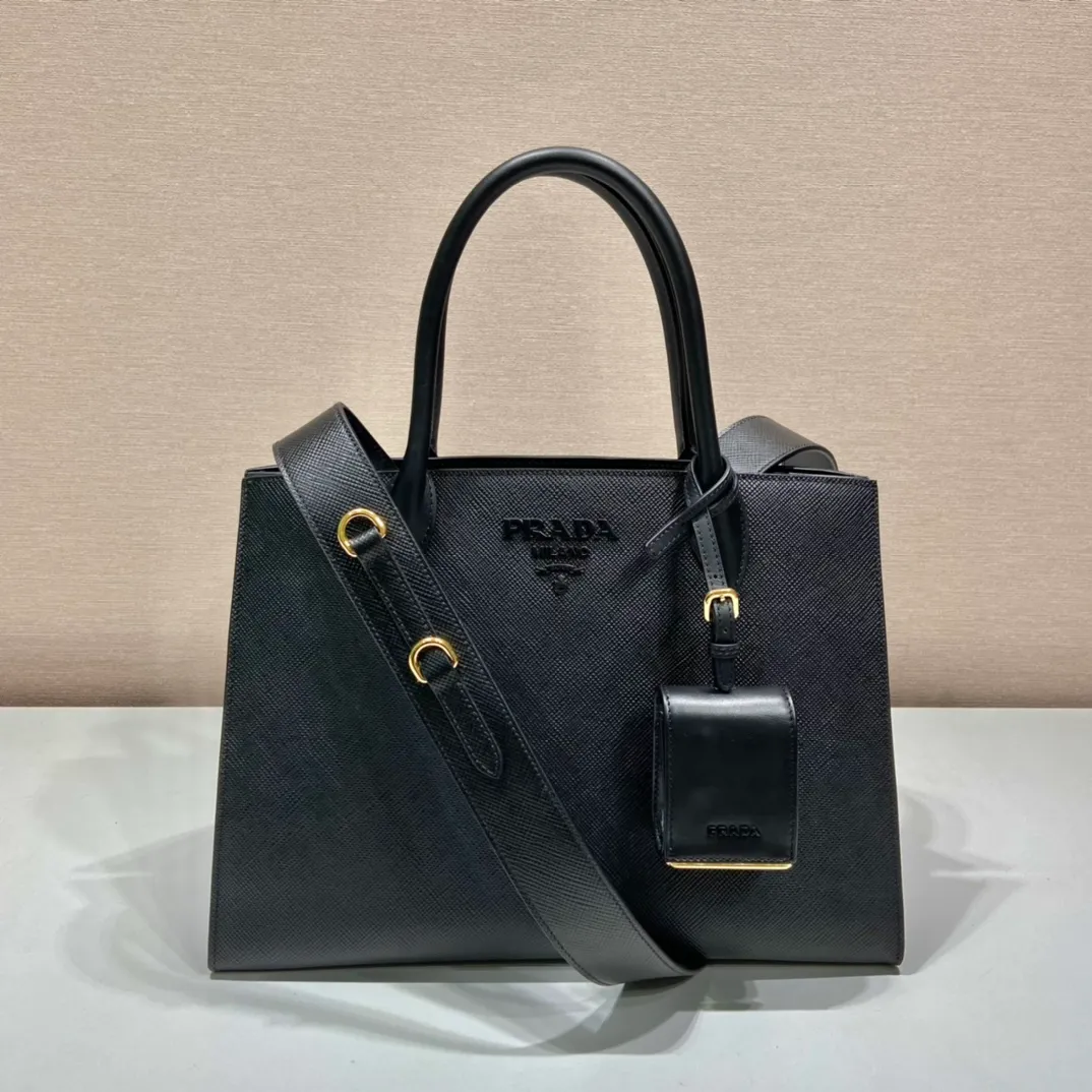 💰2100🎉Classic upgraded version🎉1BA155/Fabric shoulder strap/Additional accessories🎉🎉 This classic model is made of imported thick cross cowhide + imported calfskin, 175 OEM code, painted with the same color lettering mark, unique among classics🎁Fashionable and elegant, the original shoulder strap is calfskin. If you like babies, hurry up and get it🎉🎉 Length 33x height 24x bottom 15cm