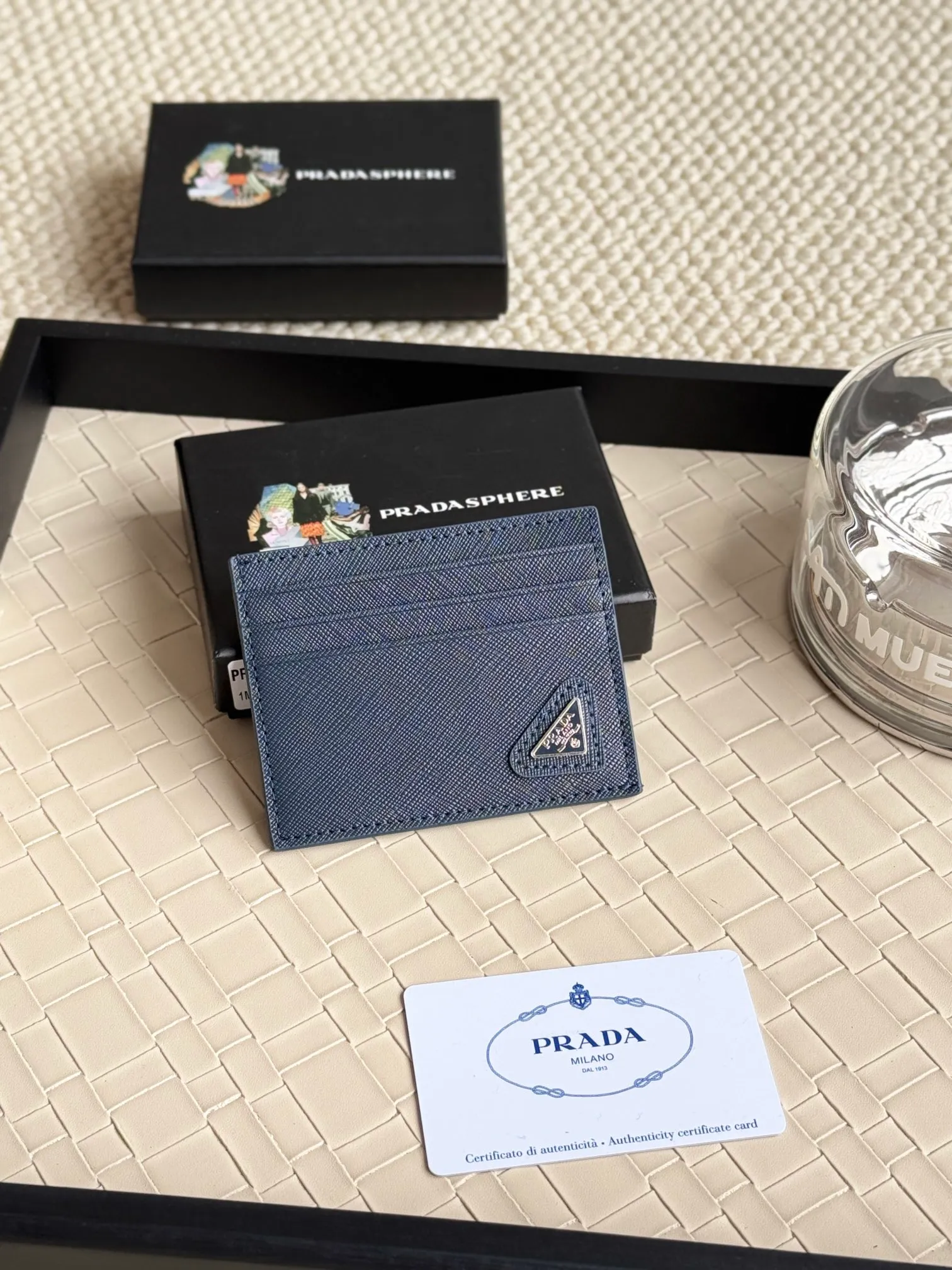 💰100 prada Prada’s popular genuine pickup bag [Love], the latest style at the counter, synchronized with the official website, genuine product development, the color is as shown in the picture. Model 2MC223, internal code 224 OEM code💋 The cross-grain cowhide texture is excellent, imported thread lining, exquisite and even routing, smooth oil edges, exquisite workmanship, size: 10cm long and 8cm high [with original packaging box and card]