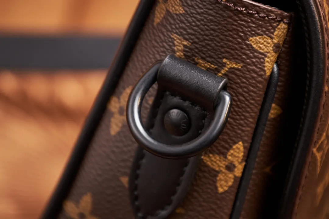 P¥700👉nfc dynamic chip version👈[Top-level inspection-free all-steel hardware] This Montsouris small messenger bag, model: M47060; size: 20x17x7CM work details: for reference