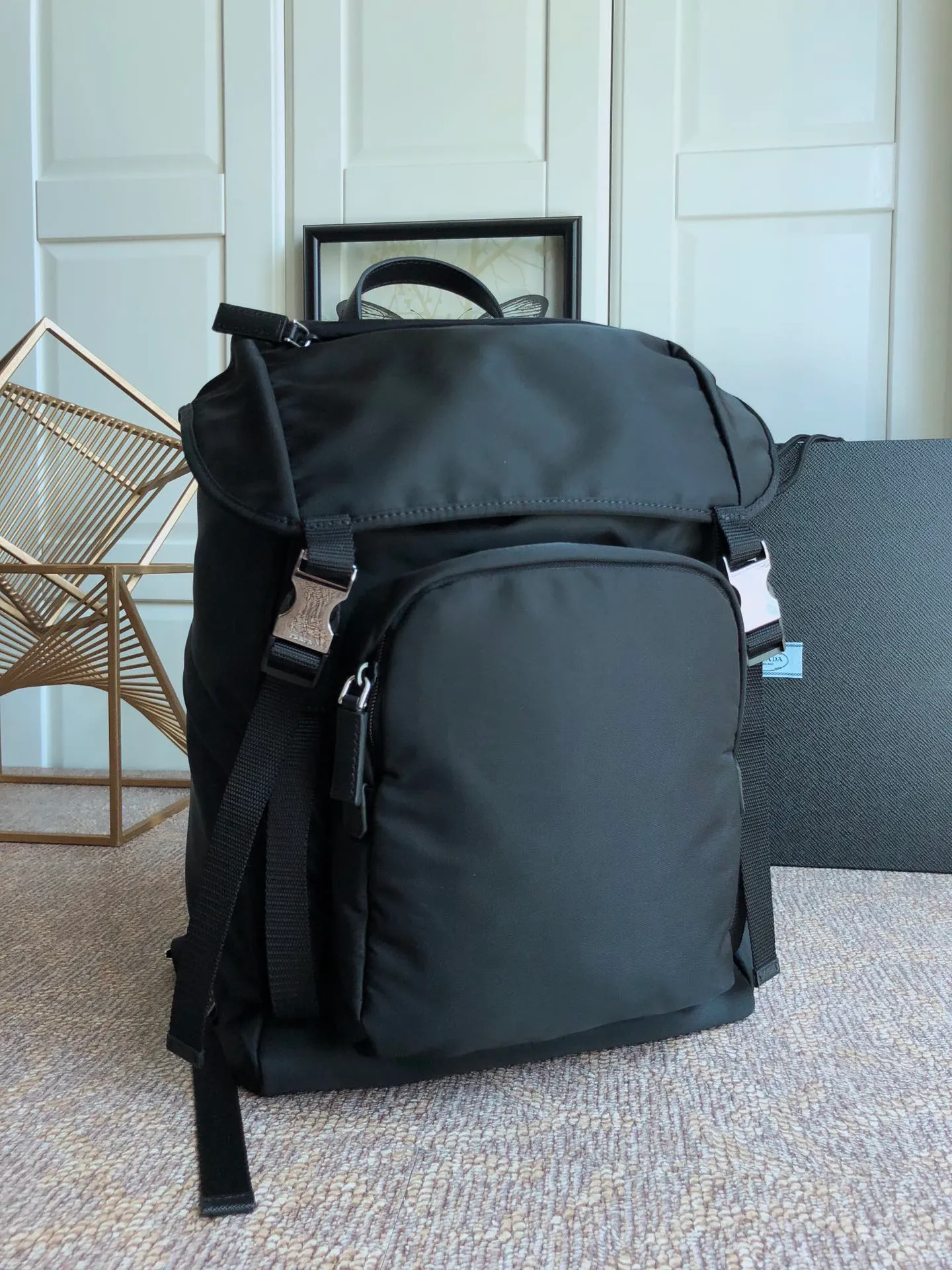 💰1260, a new backpack from P family, classic 2VG0135 triangle mark🎉🎉🎉, original item, made of imported parachute fabric, two buckles on the front, top hardware, 175 OEM code, light and stylish, unisex, never out of date, length 27x height 45x bottom 17cm
