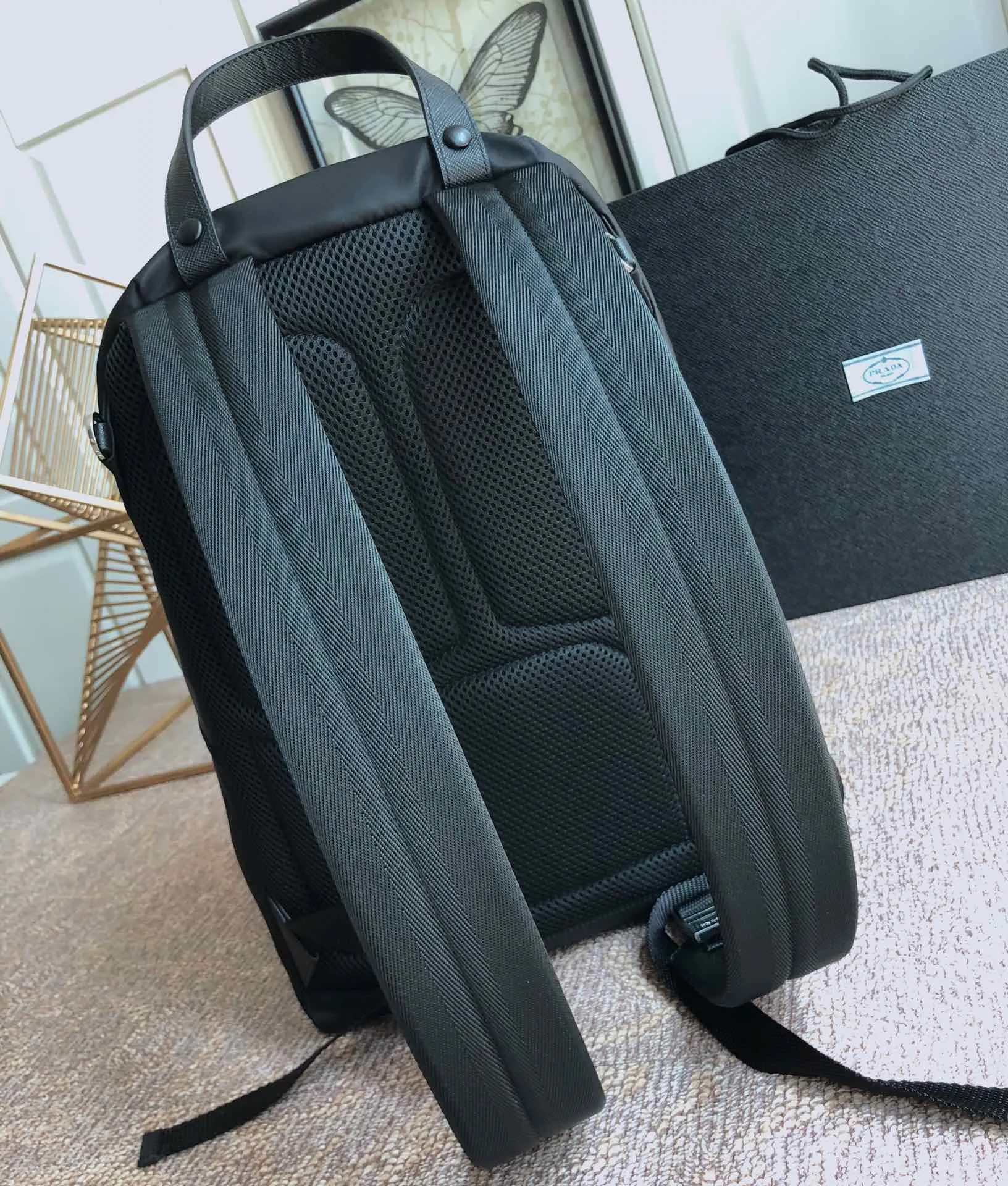 💰1260, a new backpack from P family, classic 2VG0135 triangle mark🎉🎉🎉, original item, made of imported parachute fabric, two buckles on the front, top hardware, 175 OEM code, light and stylish, unisex, never out of date, length 27x height 45x bottom 17cm