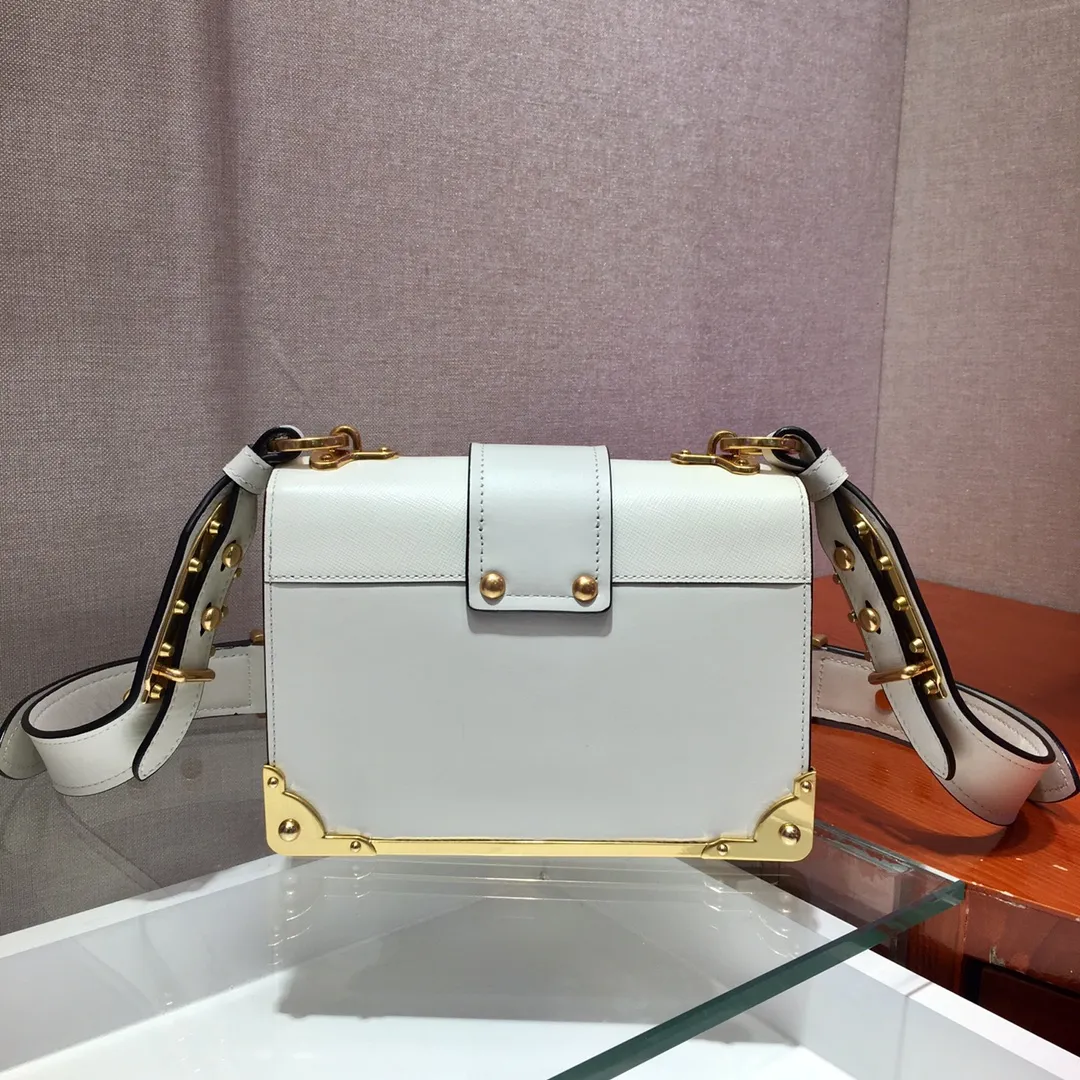 💰1800, P's latest women's bag 1BD045, the upgraded white version has arrived, top quality, synchronized with counters, made of imported calfskin➕cross pattern➕sheepskin inner, top hardware. Lots of compartments, fashionable + casual + lightweight, a favorite among ladies, length 19cm and height 14cmX9cm