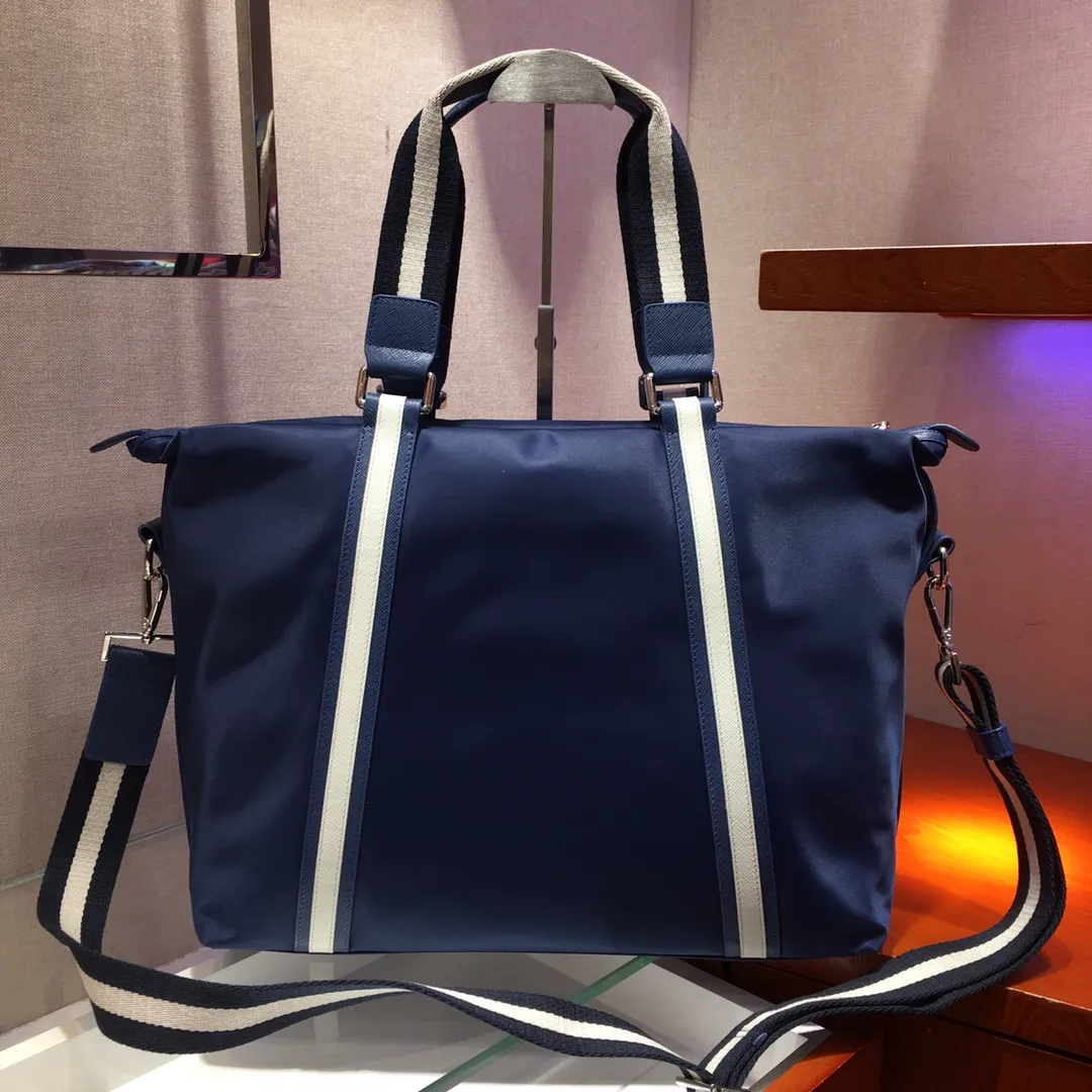 💰920, P Jiachui's most popular men's bag, 2096 black, top quality, made of imported parachute fabric + imported cowhide, top hardware, lightweight + extra large space, usable when traveling far away, never outdated, length 40X height 35X14cm.