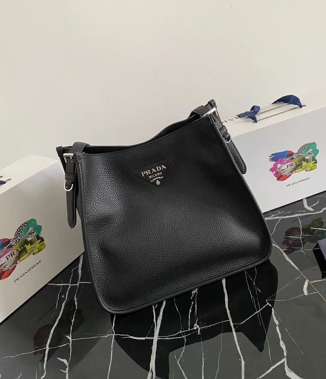 p1400¥👏New fabric cross-body bag👏1BC073/large tote bag This leather mini shoulder bag has a simple design. A metallic triangle logo on the front adds signature tone. Equipped with detachable/adjustable logo printed webbing, the upper body effect is very beautiful😘😘highlighting its modern style. High fashion is the main fashion for daily matching. Hurry up and get it, it’s so beautiful👏👏Length 30xH 28xH 12cm👏👏👏😘😘😘