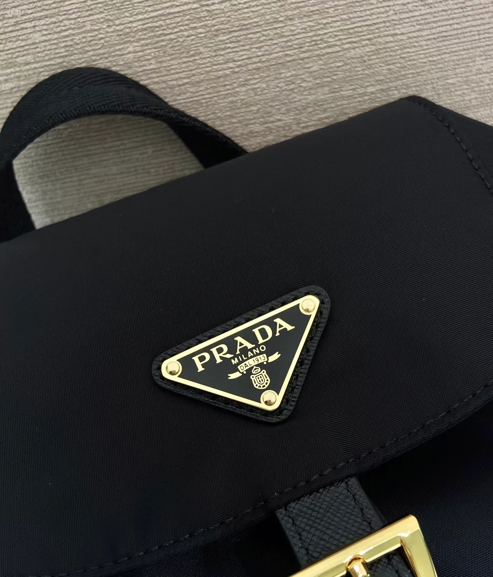 💰1300🎉New product🎉1BZ081 Backpack🎉🎉 This backpack is made of imported nylon fabric. The body of the bag is designed with three zipper pockets. The bag opening is opened and closed with a flip drawstring. It has top-grade hardware, large capacity, and many pockets. It is very practical. Length 24.5x Height 29x Bottom 12cm🎉🎉🎉💰💰💰
