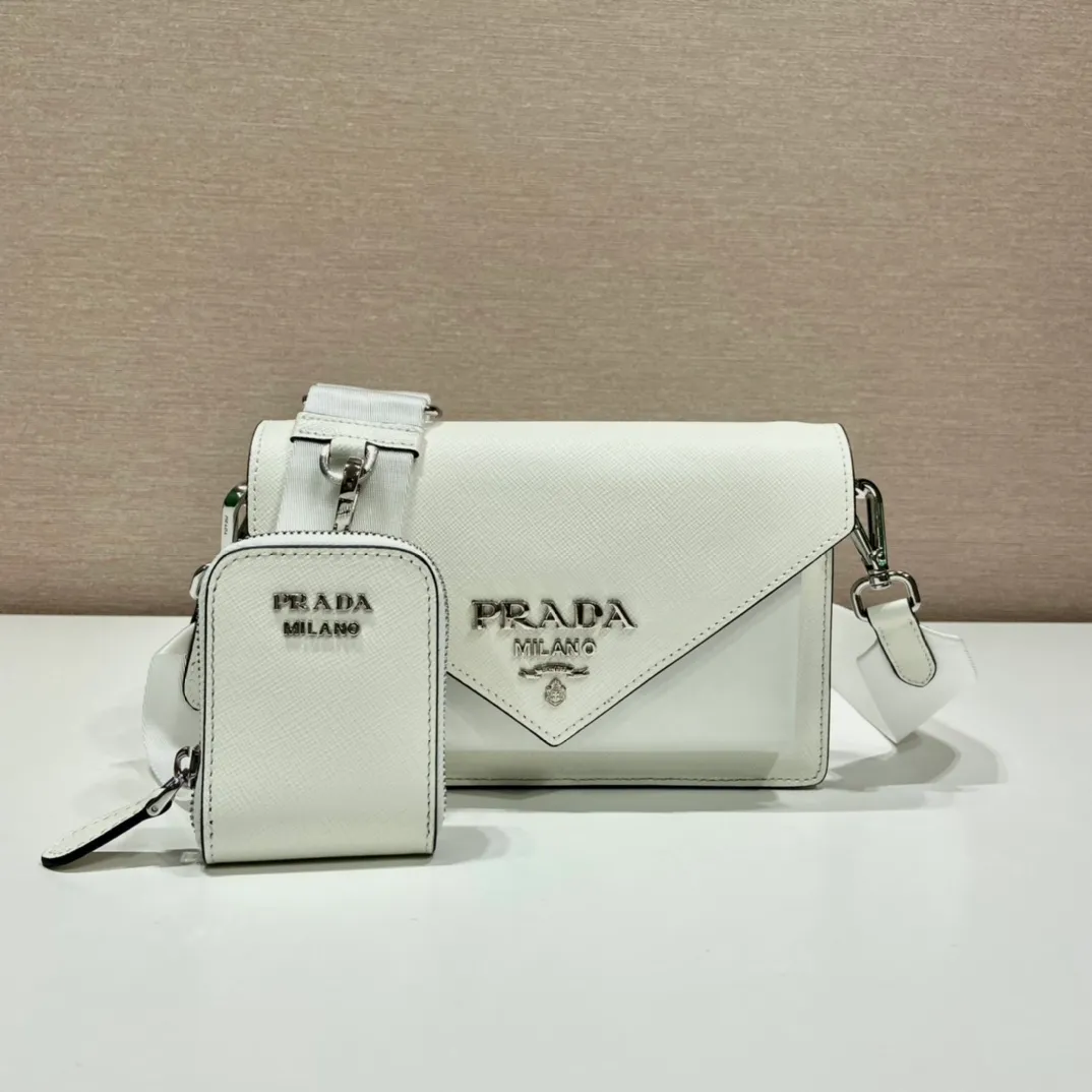 💰1320🎉New three-in-one🎉1BP40A👏👏New color😘 This mini envelope bag is equipped with a front flap, and the iconic lettering logo is embellished on the front, making the brand style clearly visible. The magnetic buckle closure design is classic, and the shoulder strap allows it to be transformed into a crossbody bag or a shoulder bag. It is versatile and can be used as a handbag. It is lined in soft sheepskin and equipped with a small pocket with a removable mirror. The design is quite thoughtful. Simple and fashionable, babies, hurry up and get it🎉🎉🎉👏👏👏👏 Length 20x Height 12x Bottom 4cm