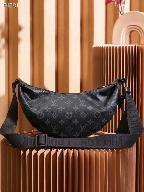 P¥760👉nfc dynamic chip version👈【Top inspection-free all-steel hardware】This Hamac small handbag condenses the classic design of the Hamac handbag, using Monogram Eclipse coated canvas to create a unique and close-fitting configuration. A detachable name tag adds recognition, and the adjustable shoulder strap makes it easy to tie around your waist or carry it on your chest or behind your back. Monogram Eclipse coated canvas - Calfskin trim - Textile lining - Main compartment with double zipper pulls - Internal patch pocket - Removable name tag - Shoulder strap: non-detachable, adjustable! ! Model: M47158; Size: 28.5x15x8CM