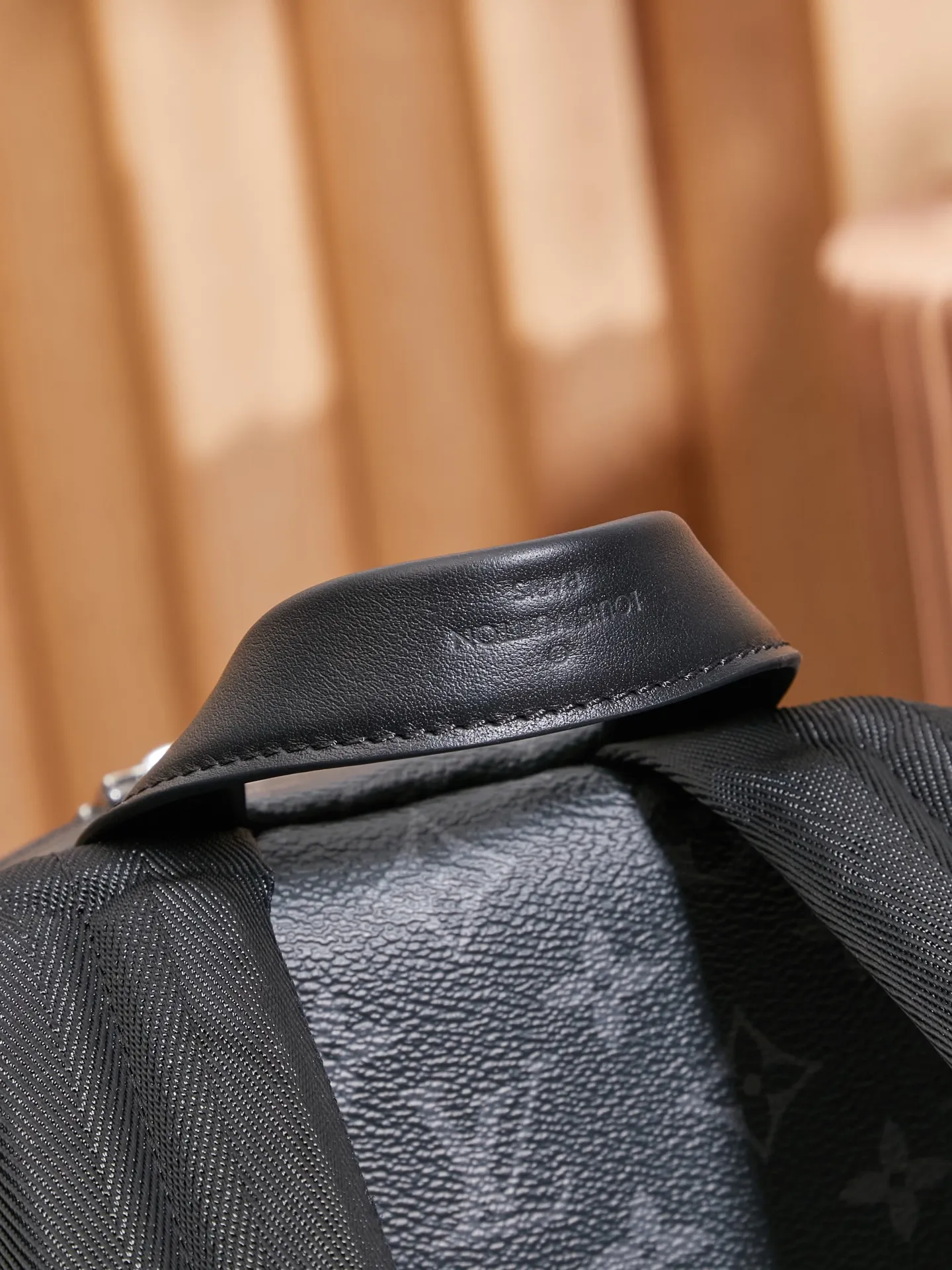 P¥1240👉nfc163C01 dynamic chip version👈 [100% MB special grade pure steel hardware imported leather] This Discovery slim backpack M14020 black flower inspection-free version 🔍Perfect details 🔍The essence of solid construction!