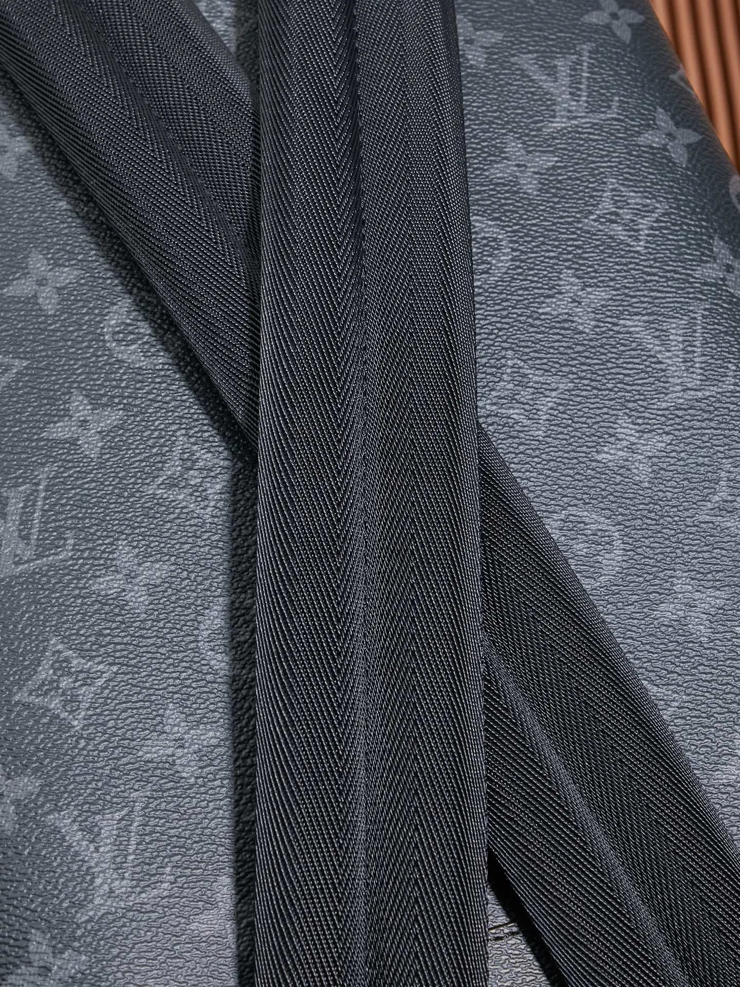 P¥1240👉nfc163C01 dynamic chip version👈 [100% MB special grade pure steel hardware imported leather] This Discovery slim backpack M14020 black flower inspection-free version 🔍Perfect details 🔍The essence of solid construction!